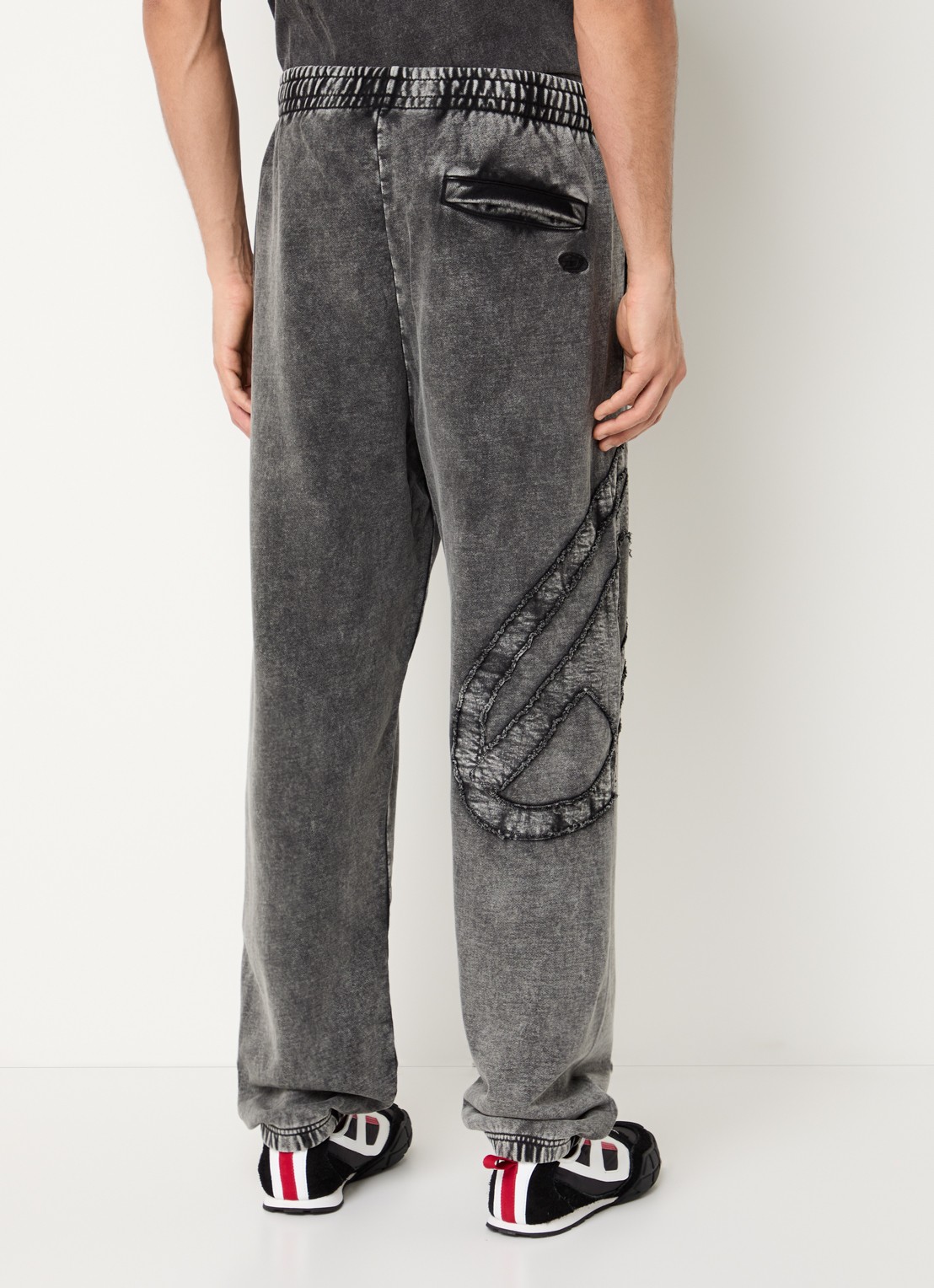 Diesel P-Marky-Den tapered fit joggingbroek met verwassen afwerking en logo - achterkant 3 antraciet