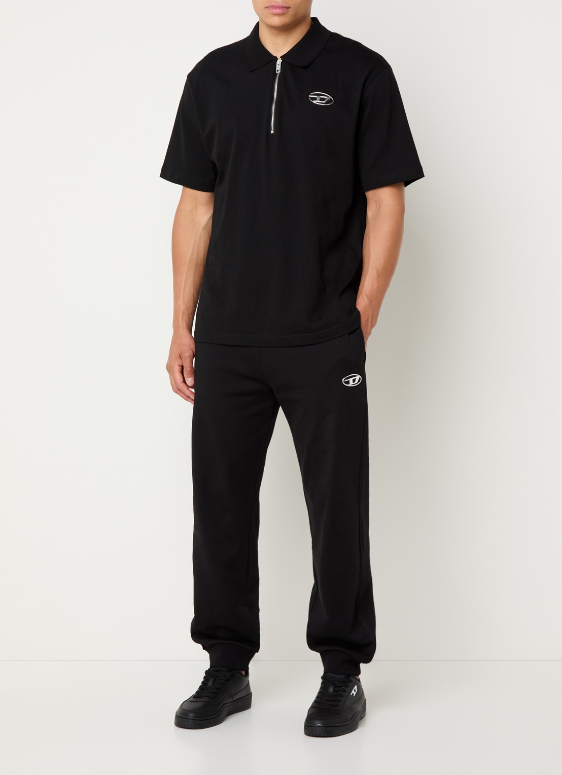 Diesel P-Marky-Od tapered fit joggingbroek met logo - voorkant 3 zwart