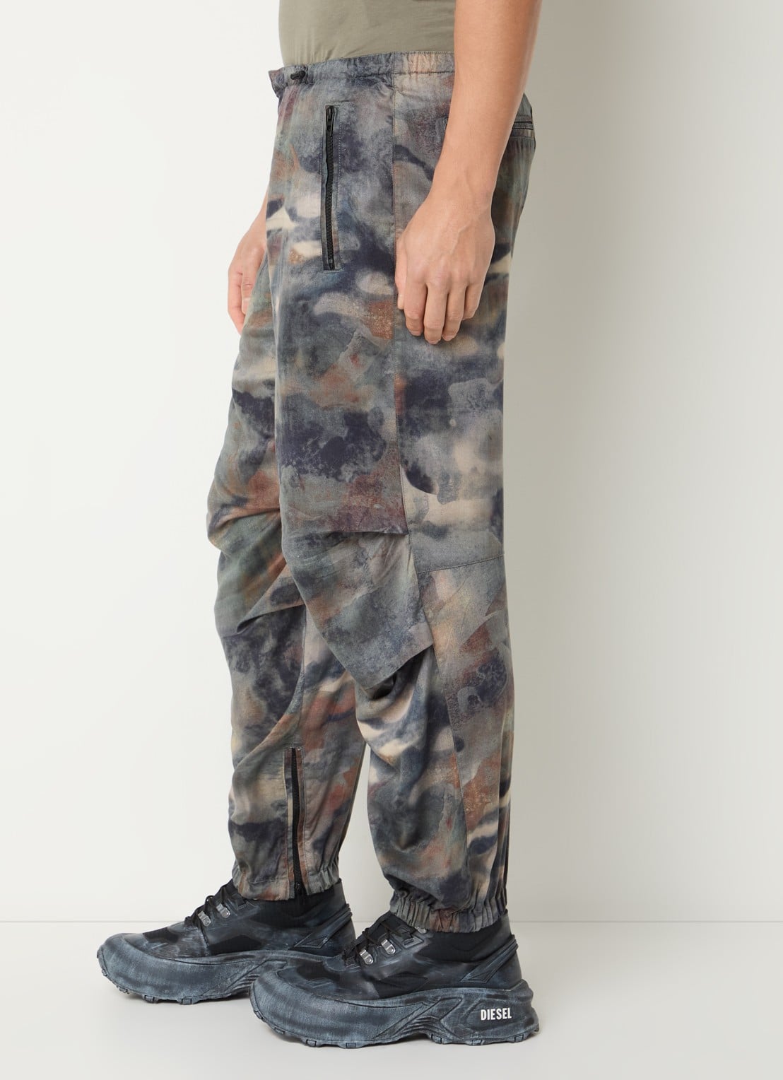 Diesel P-Stitch-Tkbz tapered fit cargobroek met camouflageprint - detail 3 donkergrijs