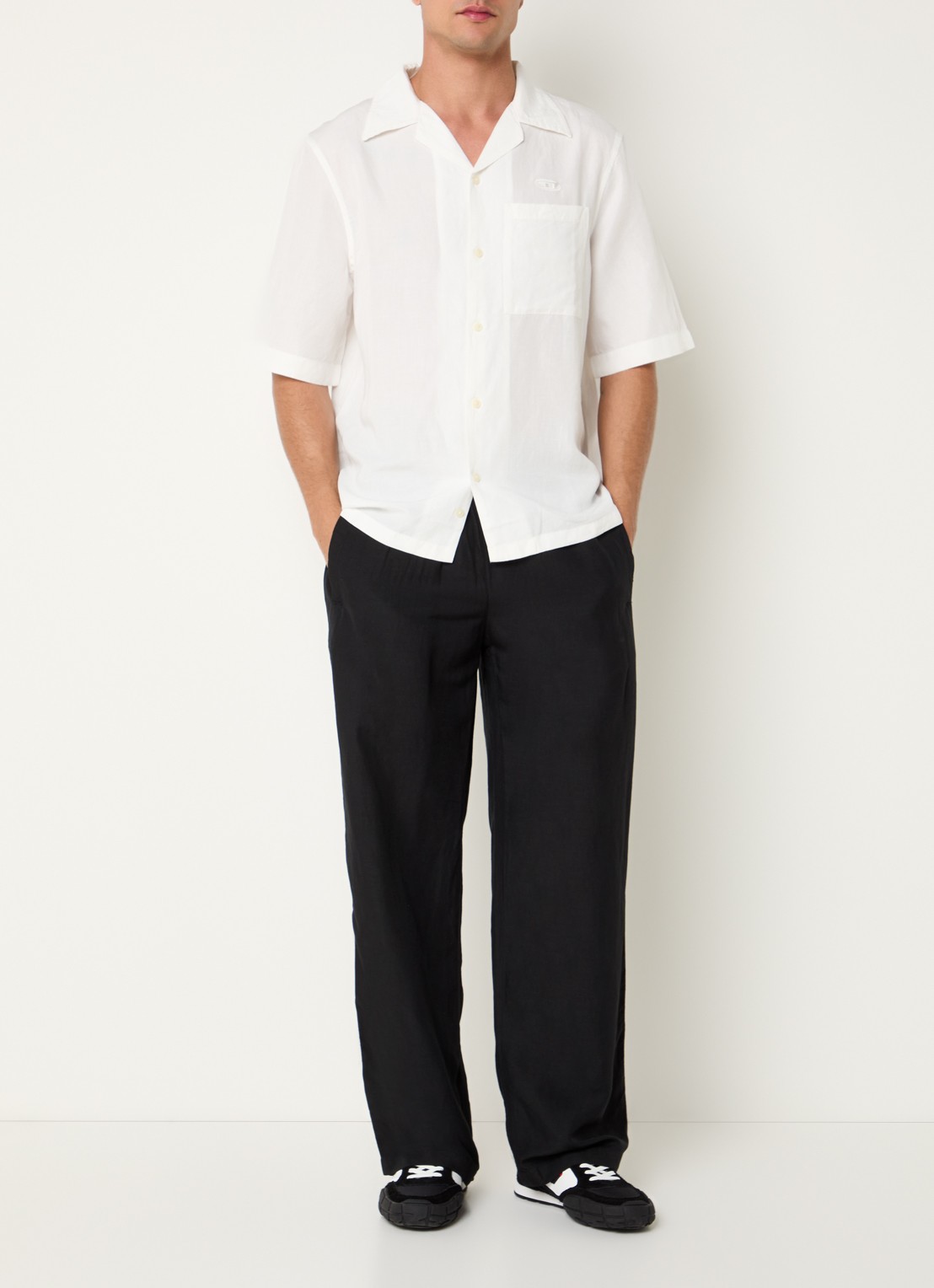 Diesel P-Theck-Pgbs wide fit broek in linnenblend met steekzakken - voorkant 3 zwart