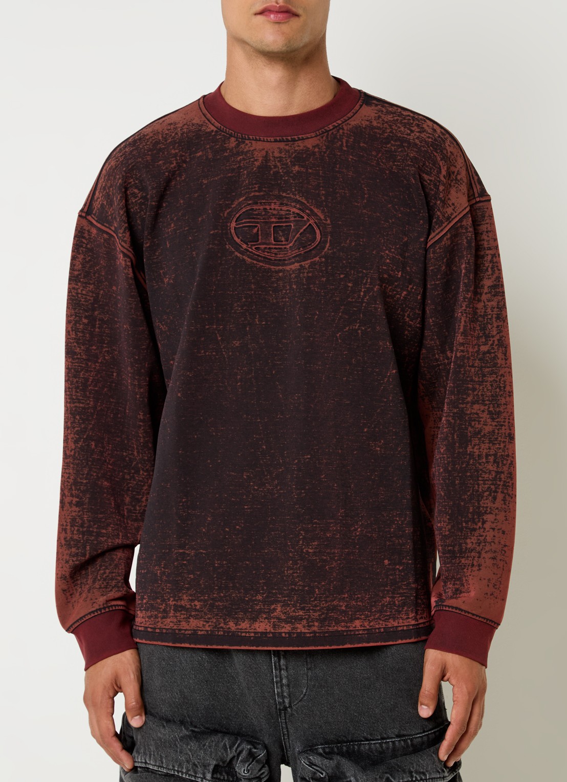 Diesel S-Baxt-Q1 sweater met logoprint en verwassen afwerking - detail steenrood