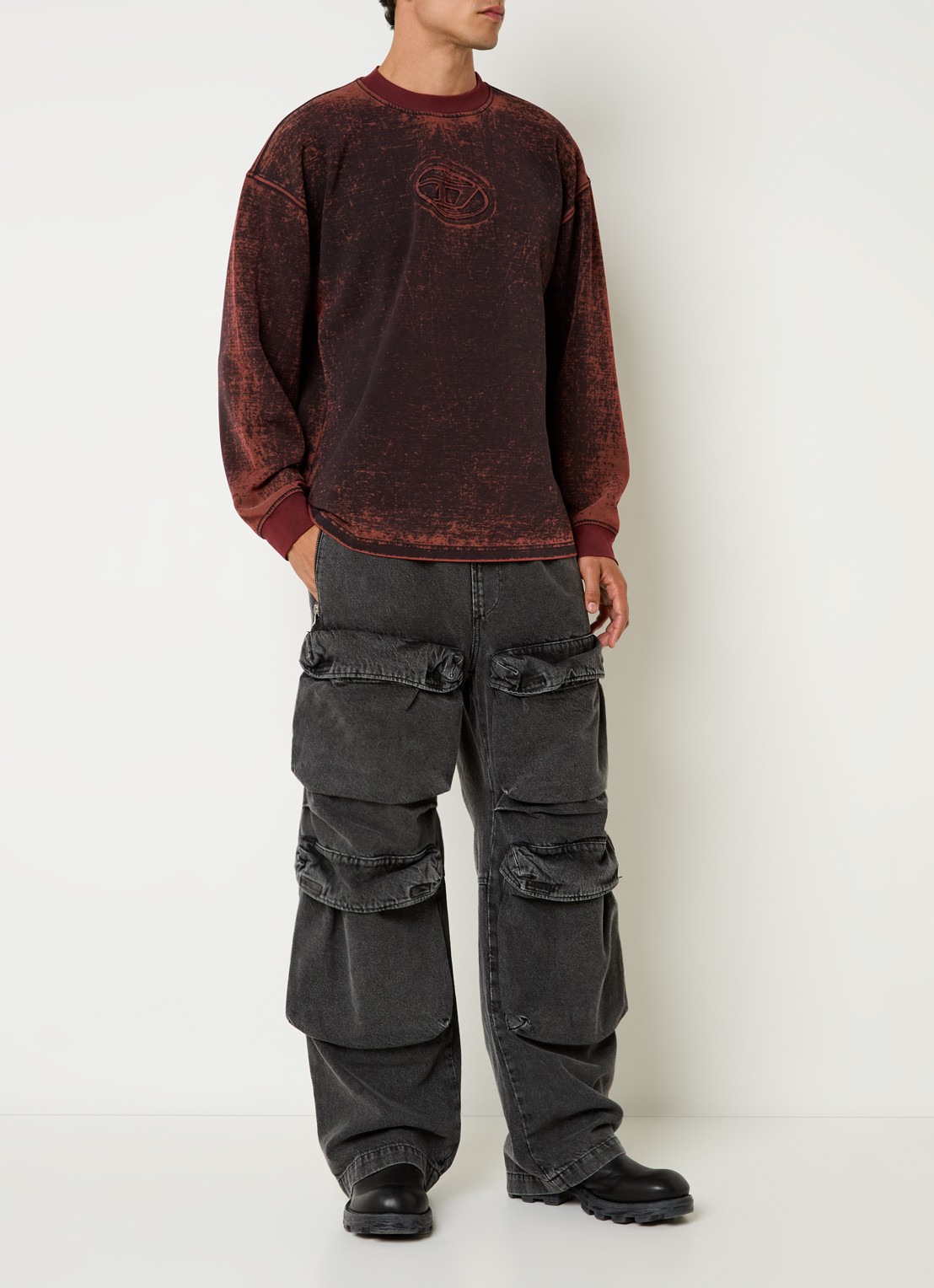 Diesel S-Baxt-Q1 sweater met logoprint en verwassen afwerking - voorkant 4 steenrood
