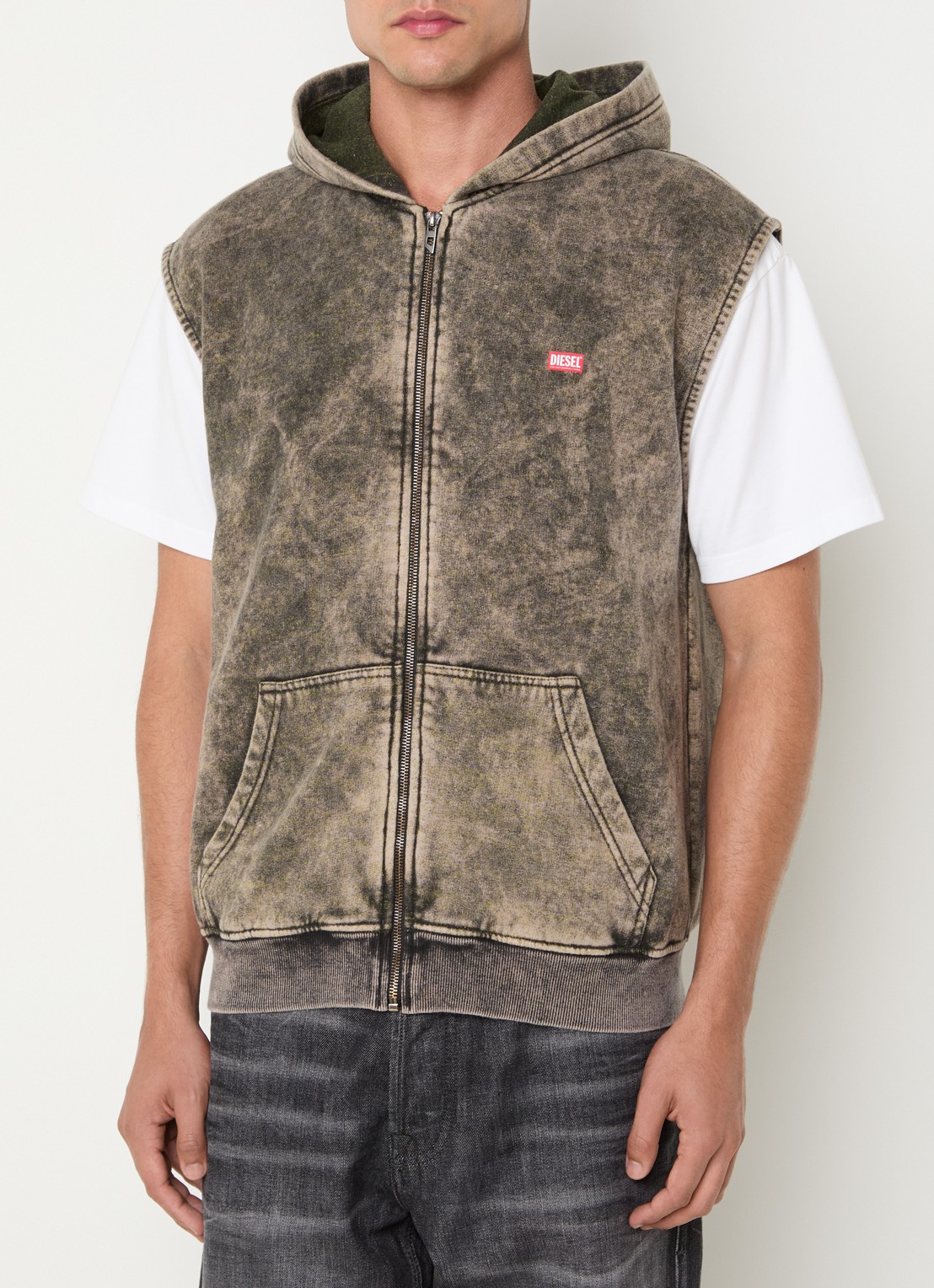 Diesel S-Boxt gilet met verwassen afwerking en logo - detail grijs