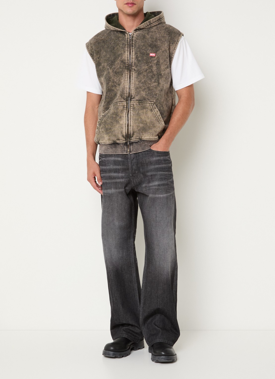 Diesel S-Boxt gilet met verwassen afwerking en logo - voorkant 3 grijs