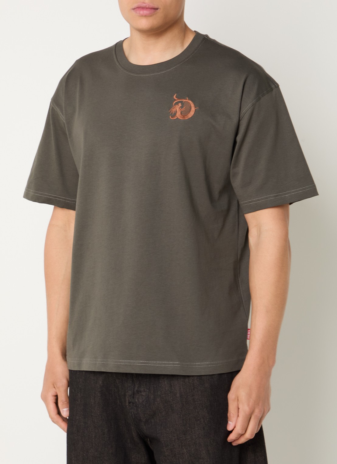 Diesel T-Boxt-AA11 T-shirt met front- en backprint - achterkant olijfgroen