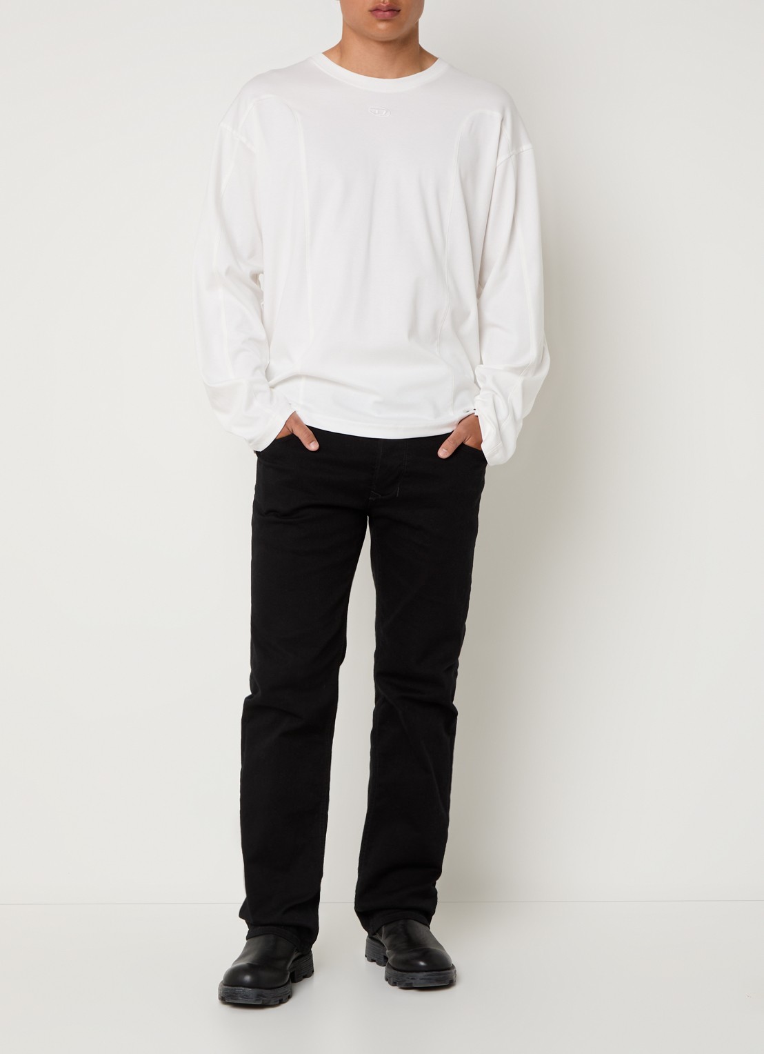 Diesel T-Boxt longsleeve met logoborduring - voorkant 2 gebroken wit