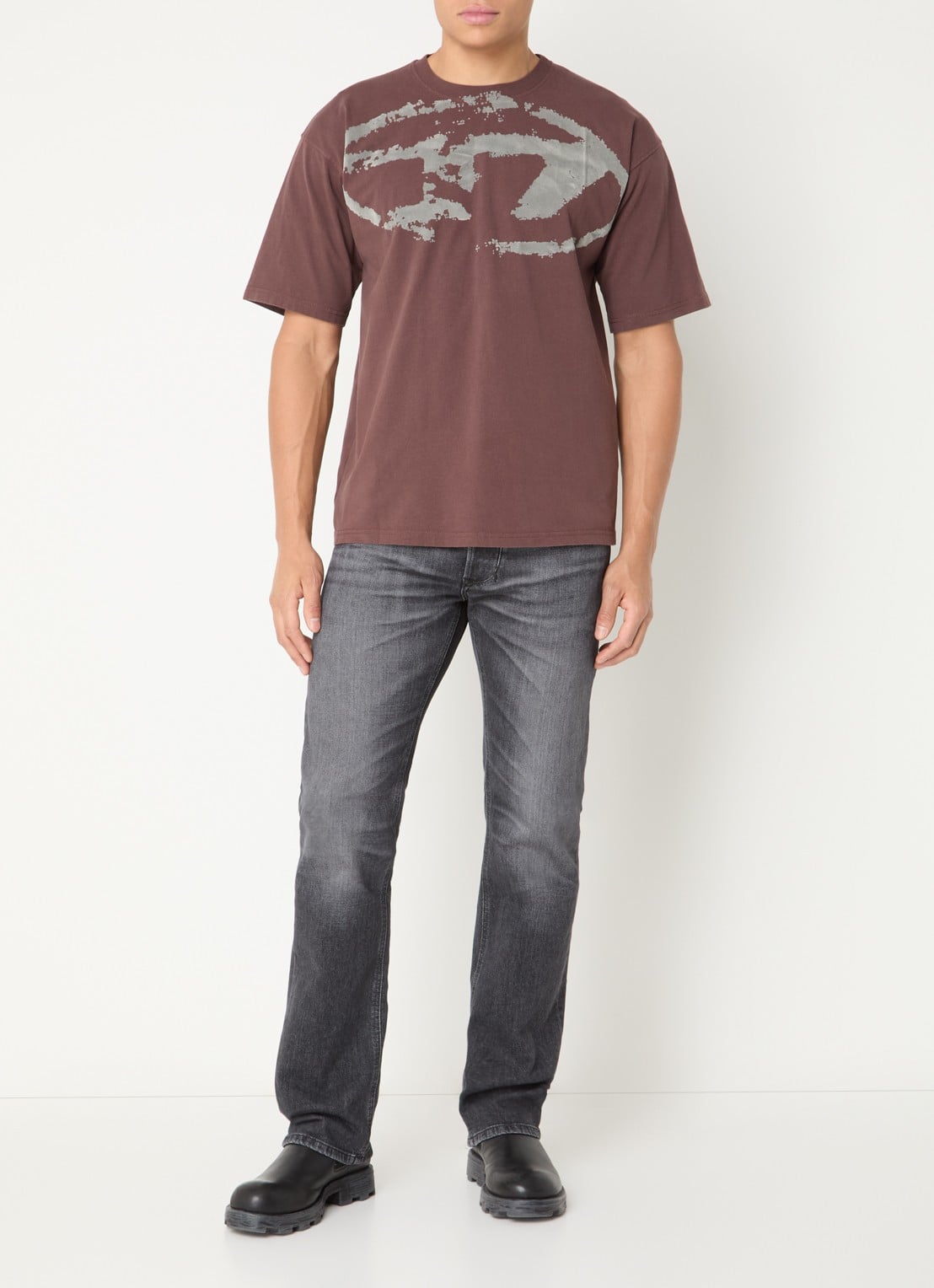 Diesel T-Boxt-N14 T-shirt met flock logoprint - voorkant 3 bruin