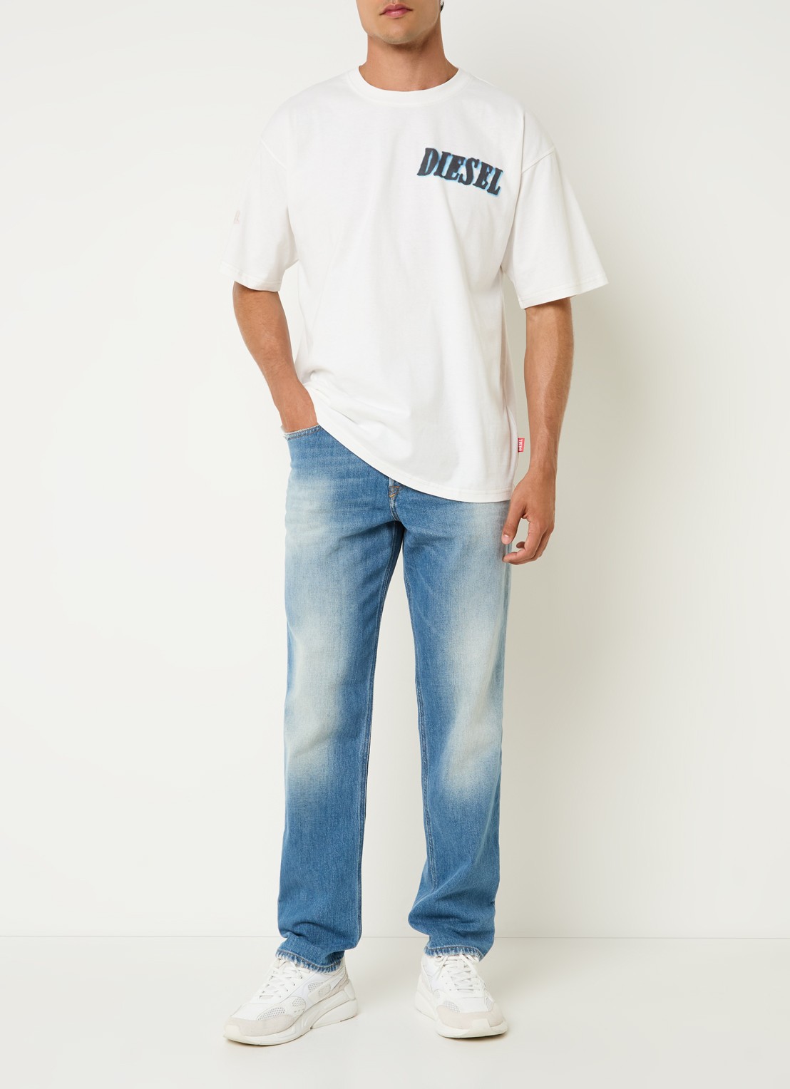 Diesel T-Boxt-Q19 T-shirt met logo- en backprint - voorkant 4 gebroken wit