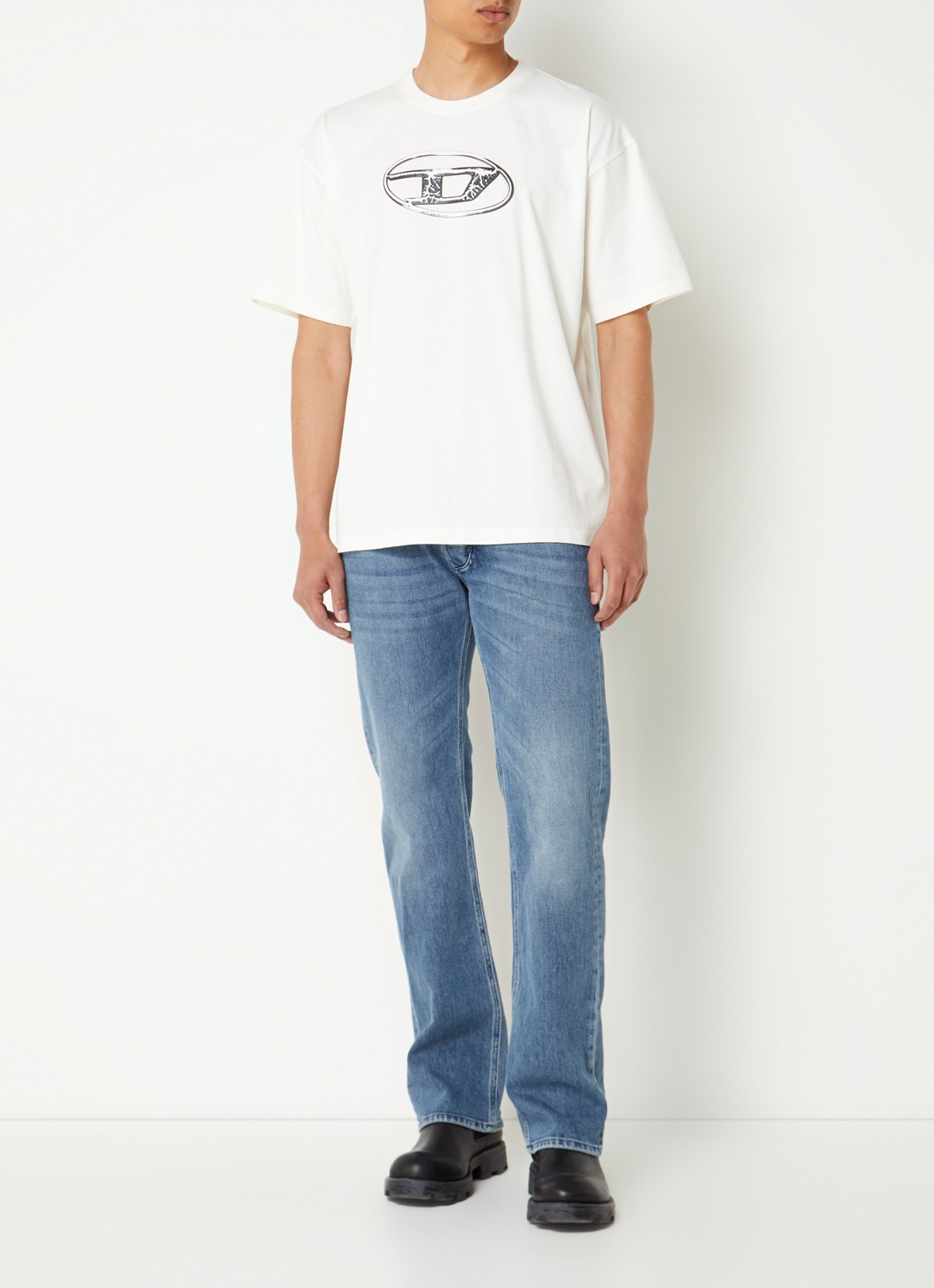 Diesel T-Boxt-Q22 T-shirt met logoprint - voorkant 3 gebroken wit