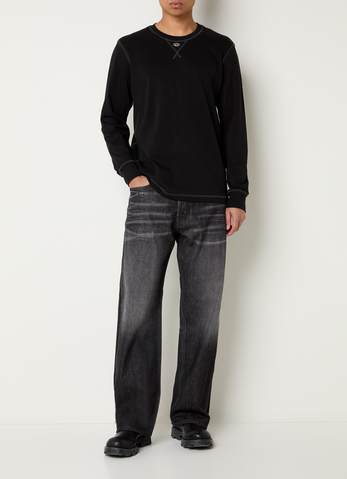 Diesel T-Madjust-Ls-Tr longsleeve met logo - voorkant 2 zwart