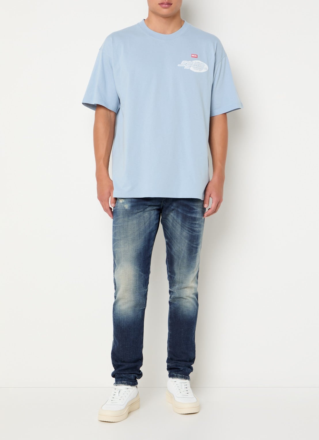 Diesel T-shirt met front- en backprint - voorkant 2 lichtblauw