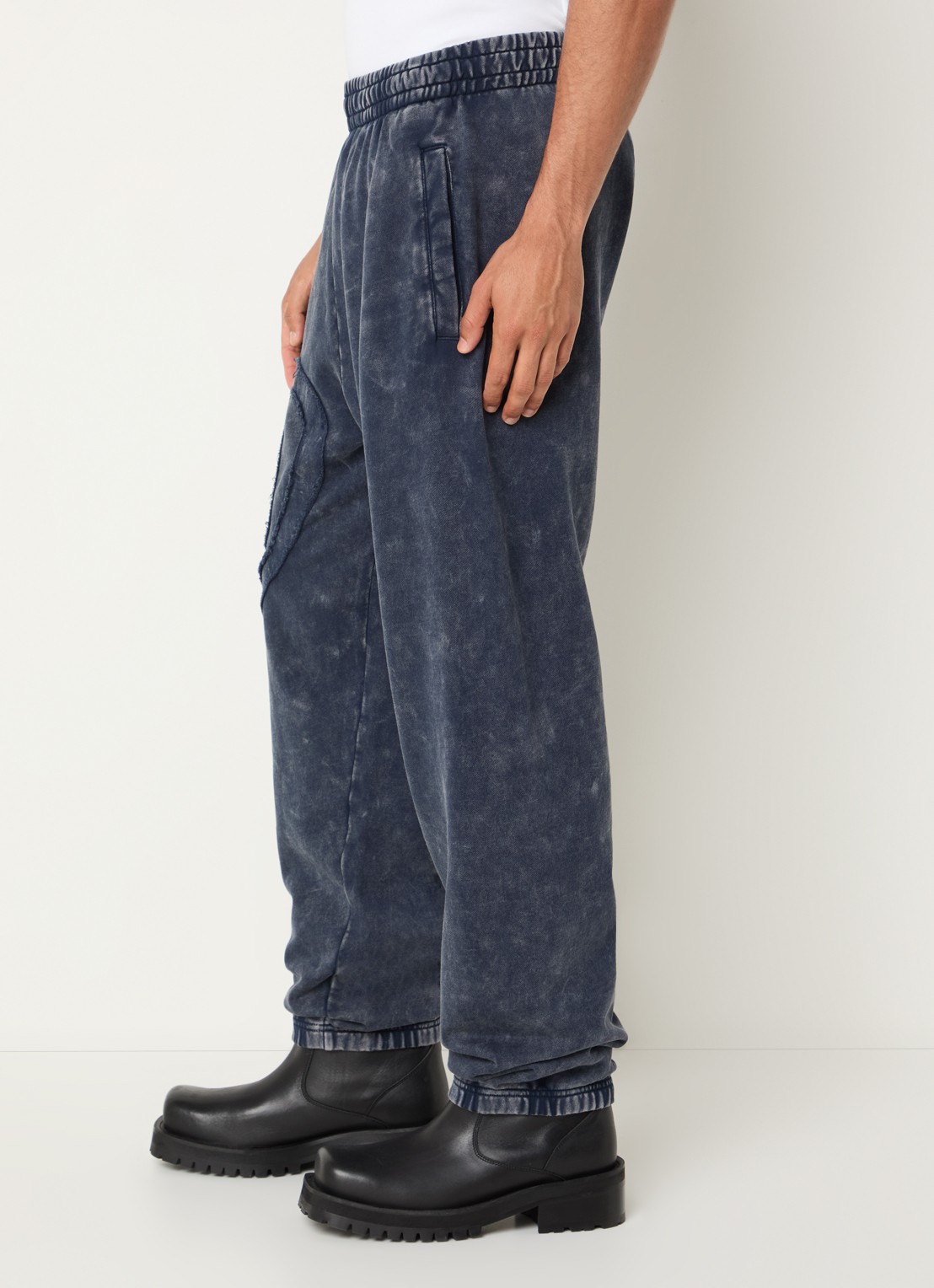 Diesel Tapered fit joggingbroek met logo en verwassen afwerking - detail 4 donkerblauw