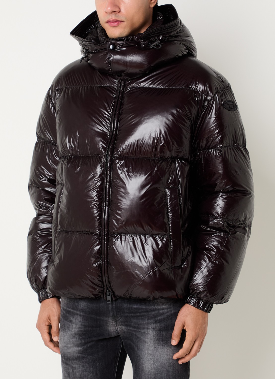 Diesel W-ROLFYS-WRD-BKCP puffer jack met donsvulling en glanzende finish - detail zwart