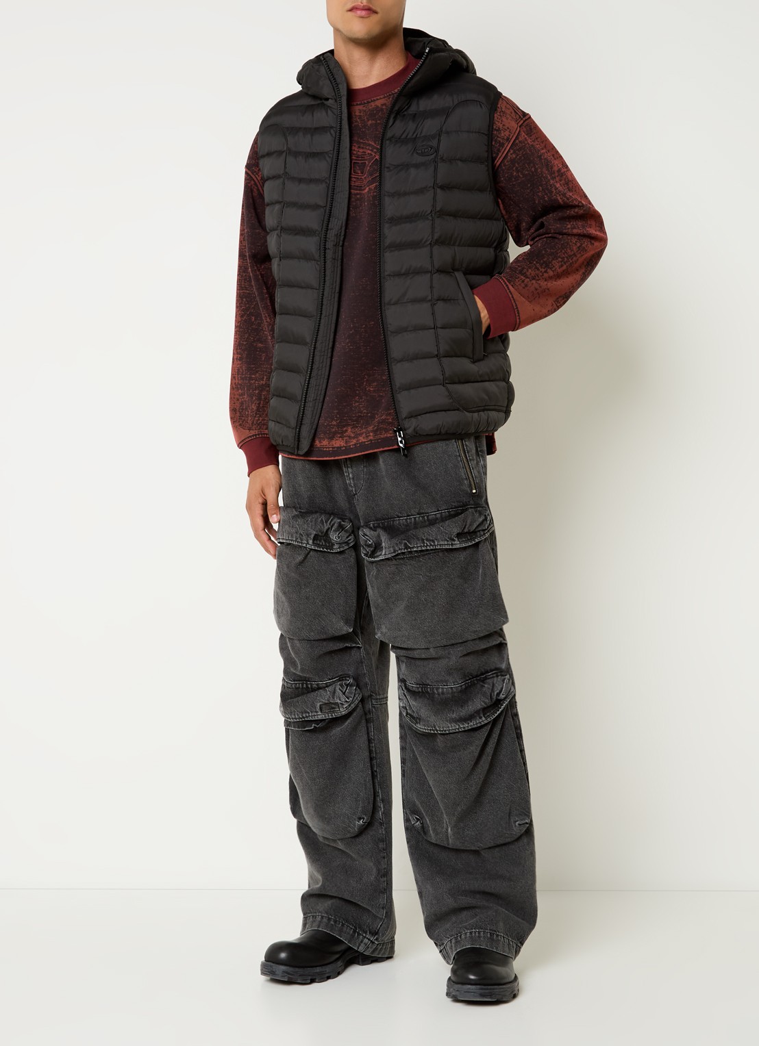 Diesel W-Temple gewatteerde bodywarmer met capuchon en logo - voorkant 2 zwart