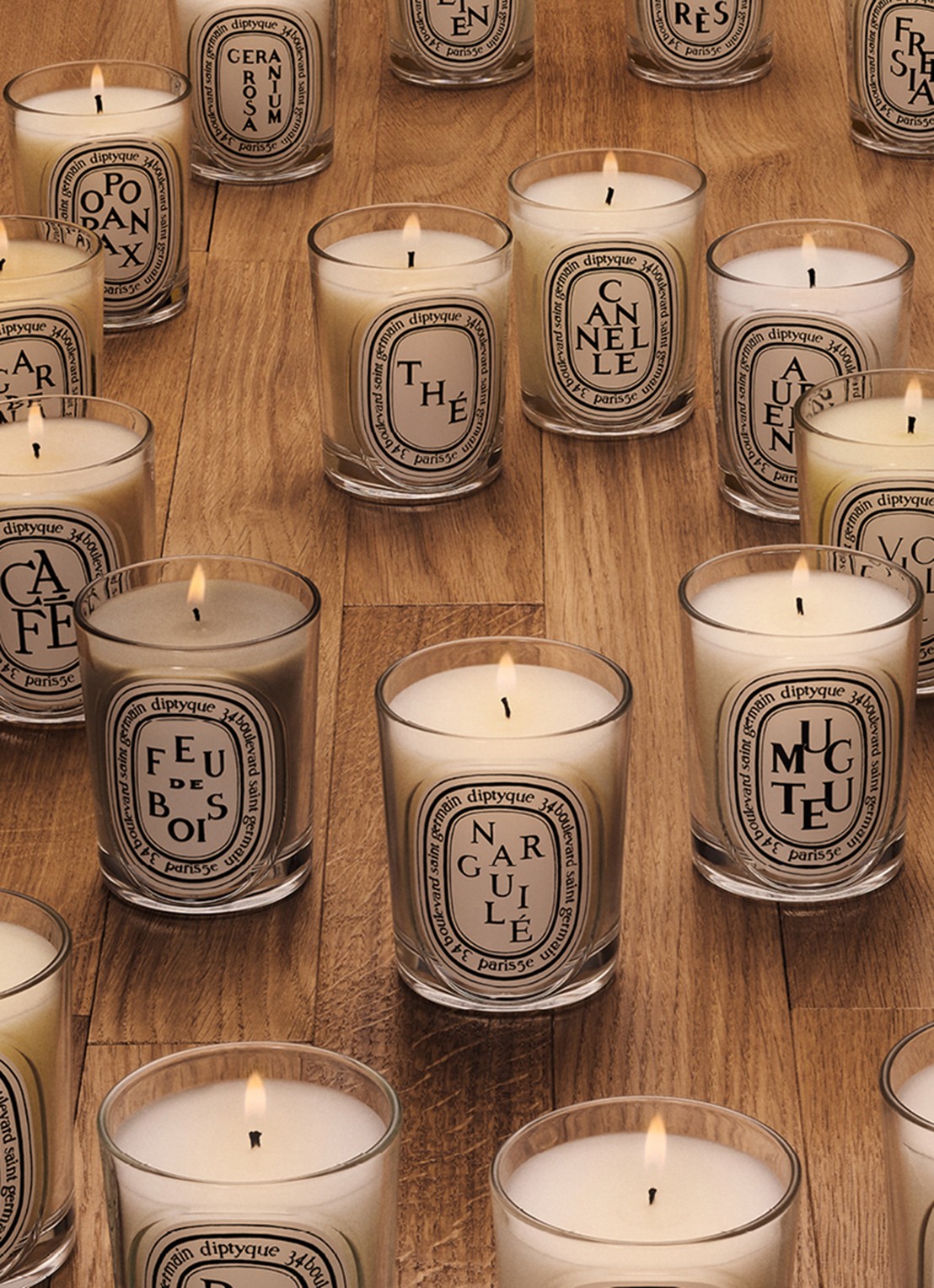 DIPTYQUE Noisetier Classic geurkaars 190 gram - achterkant beige