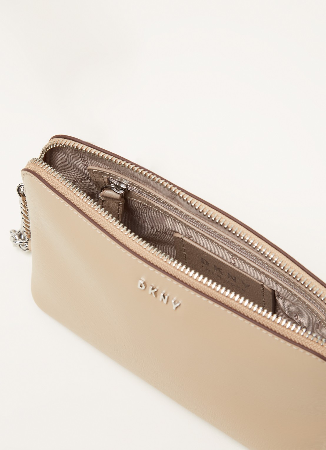 DKNY Bryant Dome crossbodytas van leer - detail beige