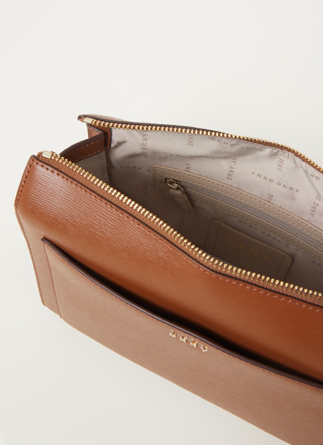 DKNY Bryant Medium crossbodytas van leer - detail 2 cognac