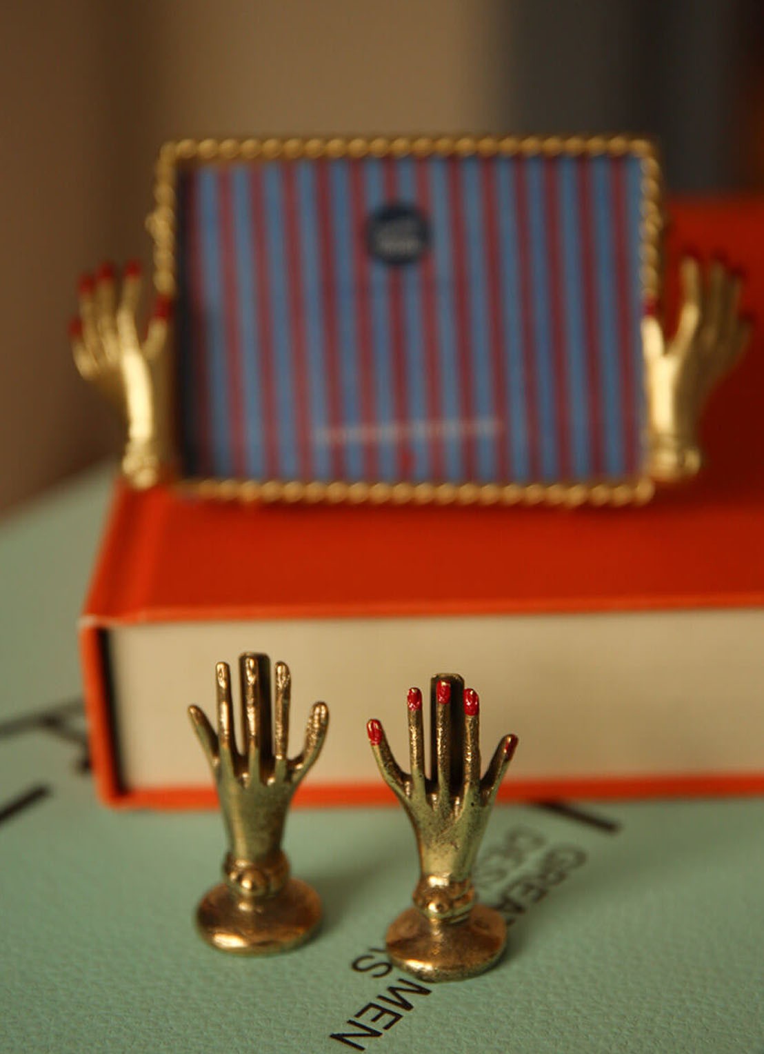 Doing Goods Bella Hand kaarthouder 6 cm - voorkant 2 goud