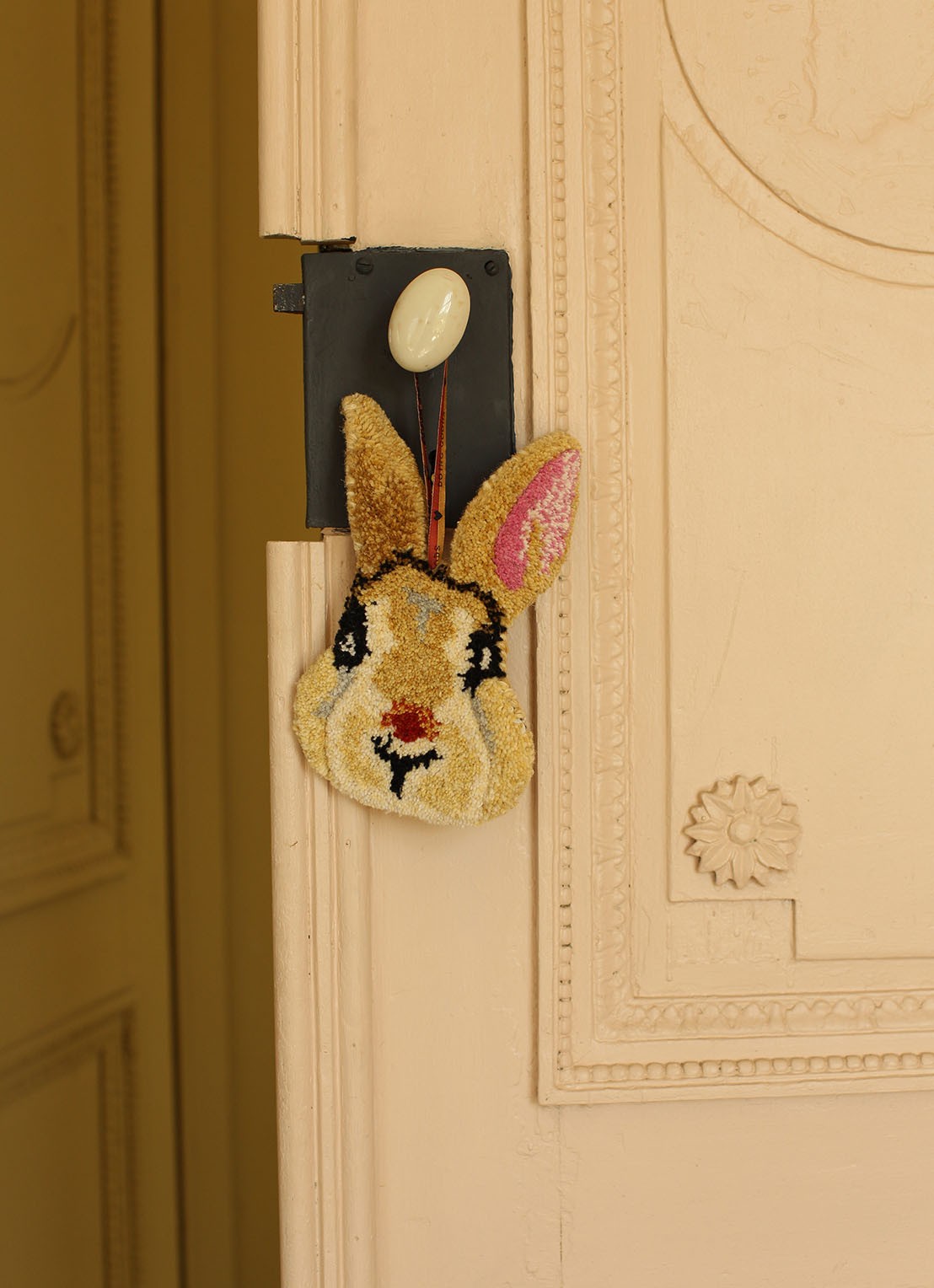 Doing Goods Betty Bunny hanger 26 cm - voorkant 2 lichtbruin