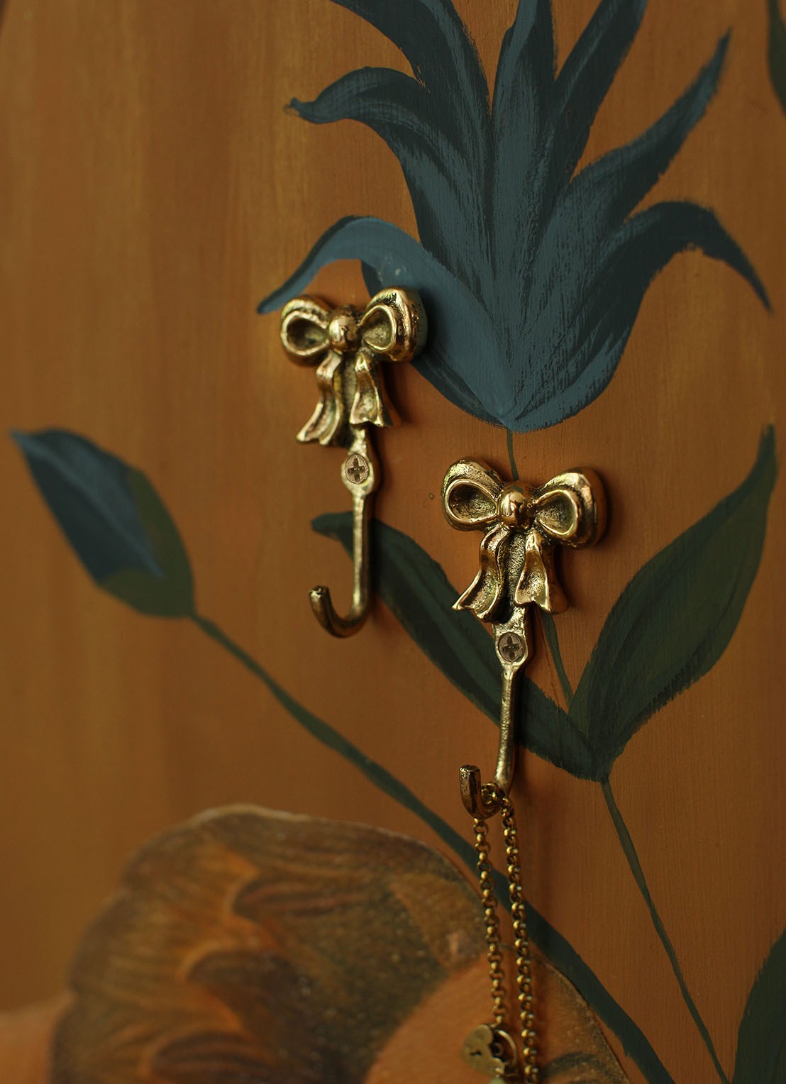 Doing Goods Bowie Bow wandhaak set van 2  - detail 4 goud