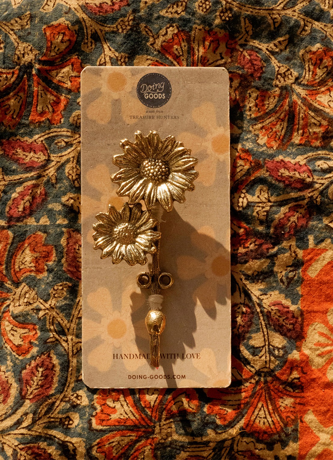 Doing Goods Breezy Double Daisy wandhaak 12 cm - voorkant 4 goud