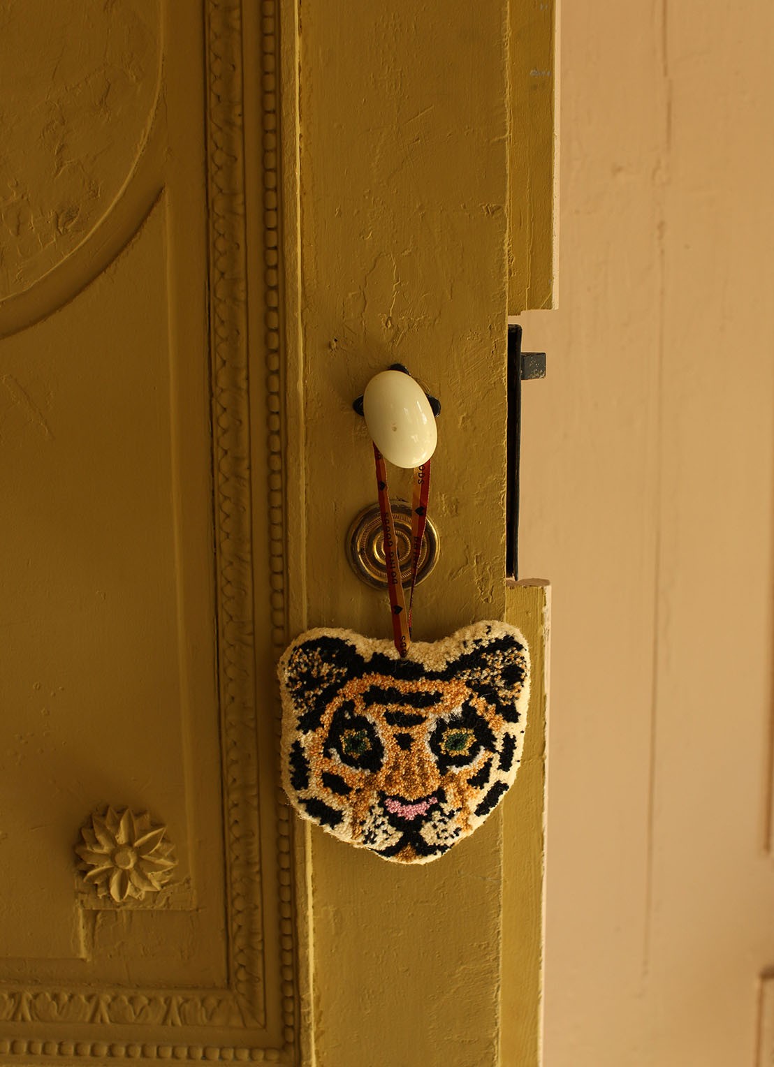 Doing Goods Cloudy Tiger Cub hanger 18 cm - voorkant 5 oranje
