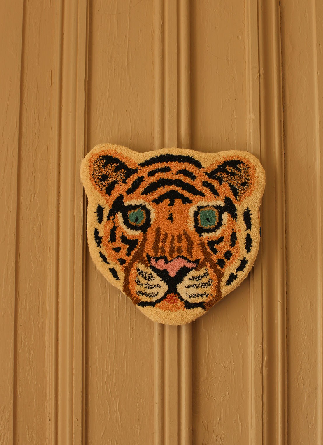 Doing Goods Cloudy Tiger Head voetenkleed 32 x 30 cm - voorkant 5 oranje