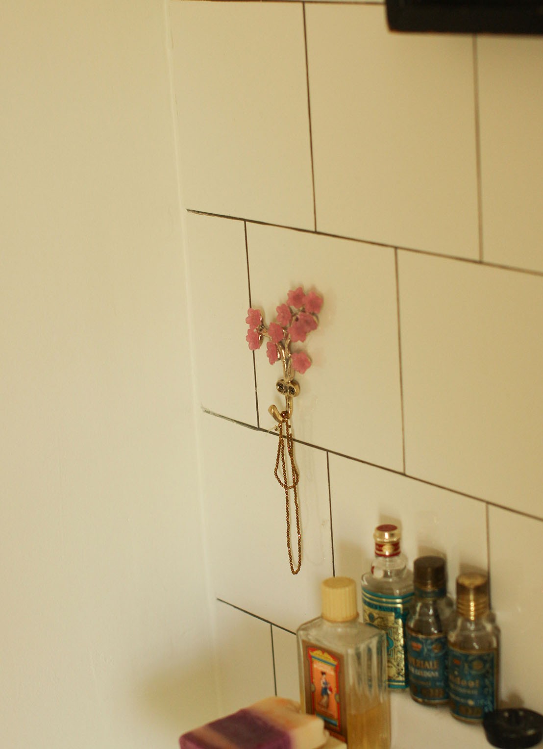 Doing Goods Elodie Flower wandhaak - detail brons