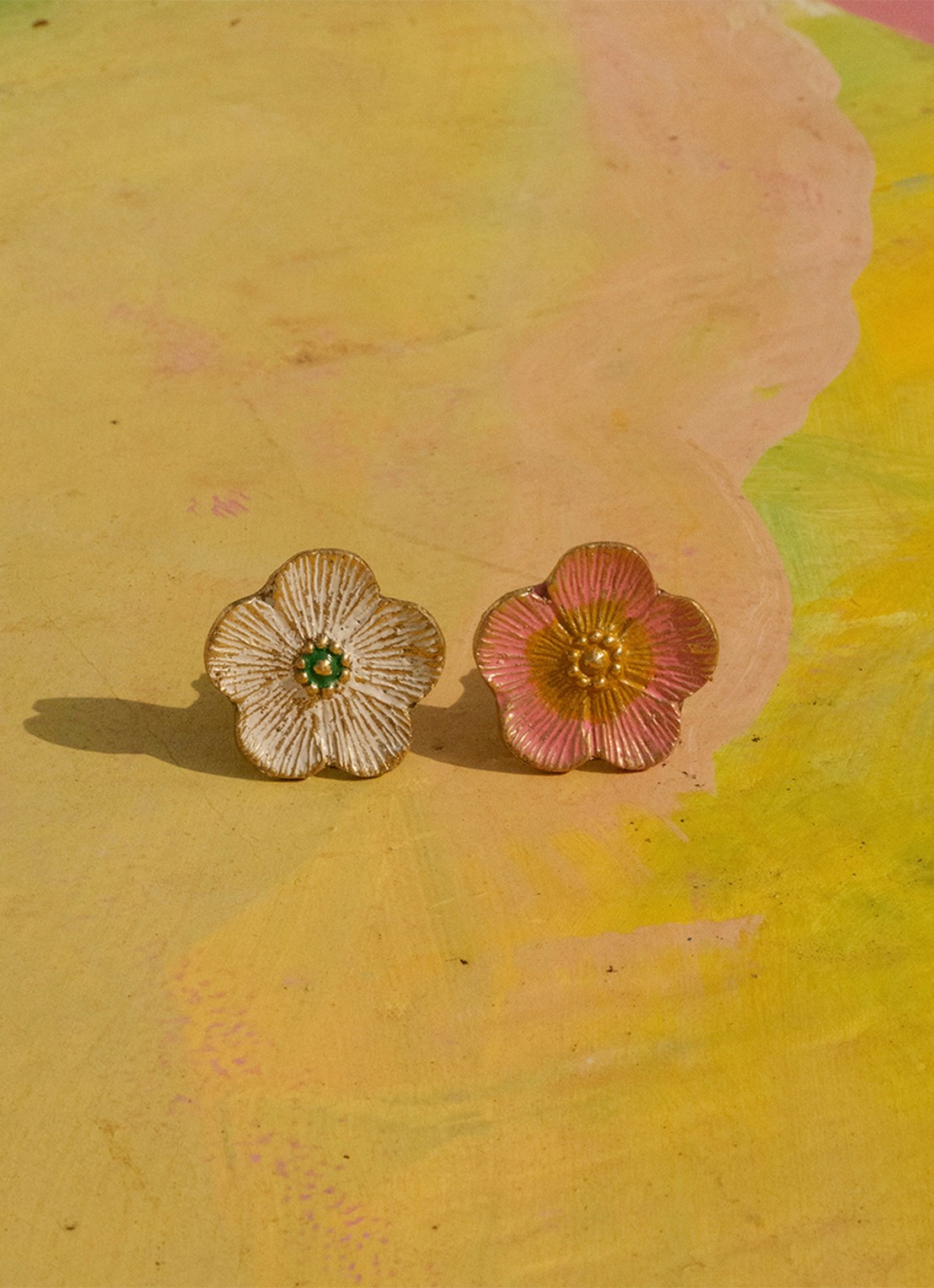 Doing Goods Faye Flower deur- en kastknop 5 cm - detail 5 wit