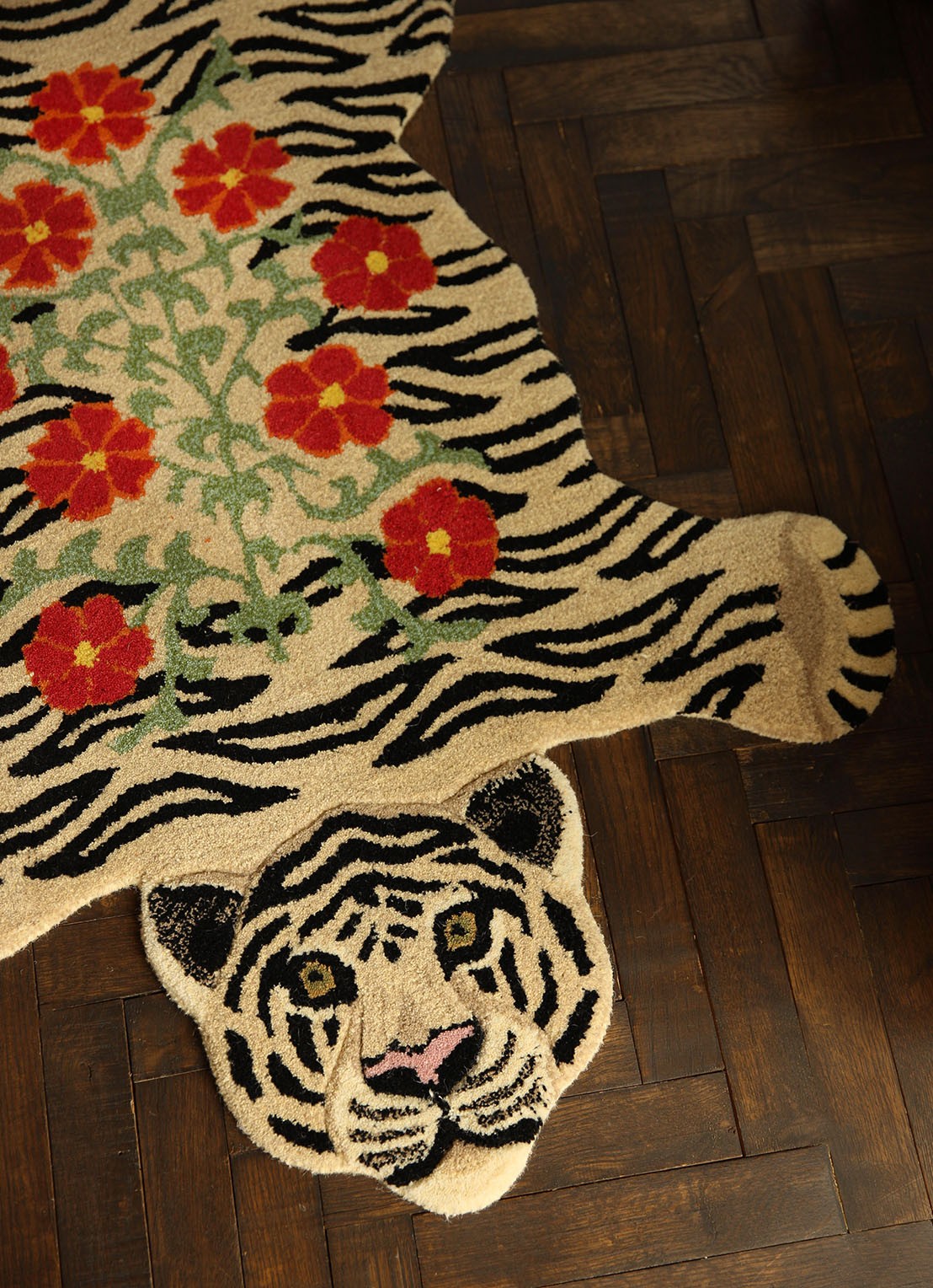 Doing Goods Floral White Tiger Large vloerkleed 155 x 93 cm - detail 4 zand