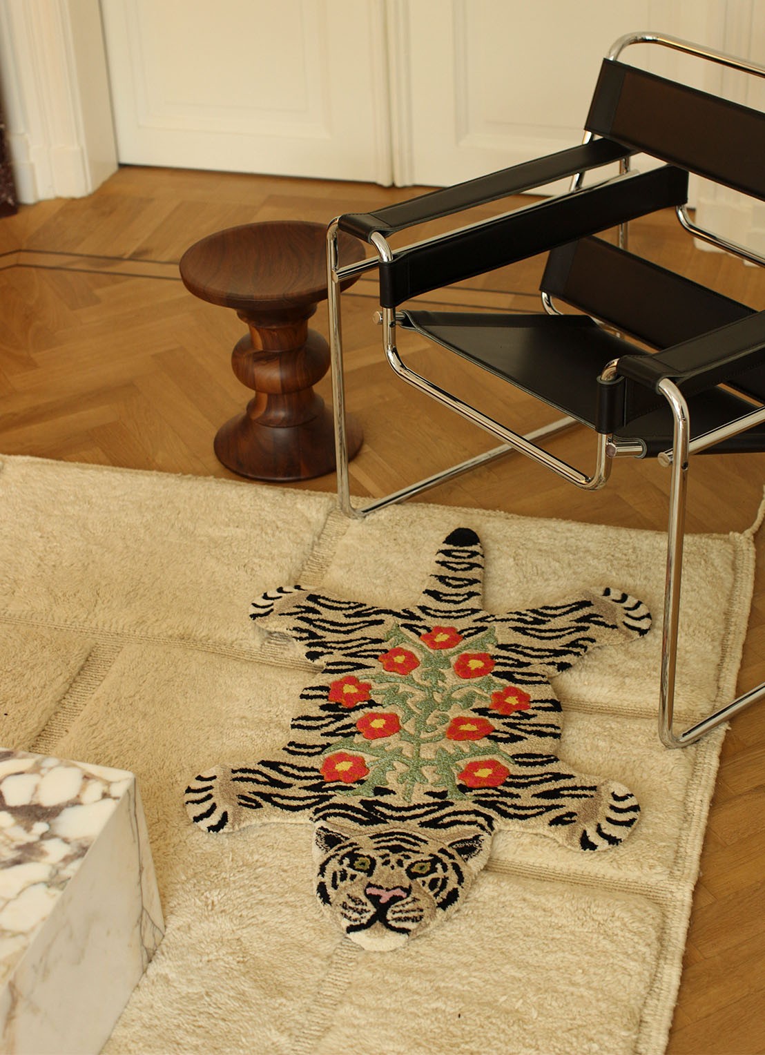 Doing Goods Floral White Tiger Rug Small vloerkleed 92 x 62 cm - detail zand