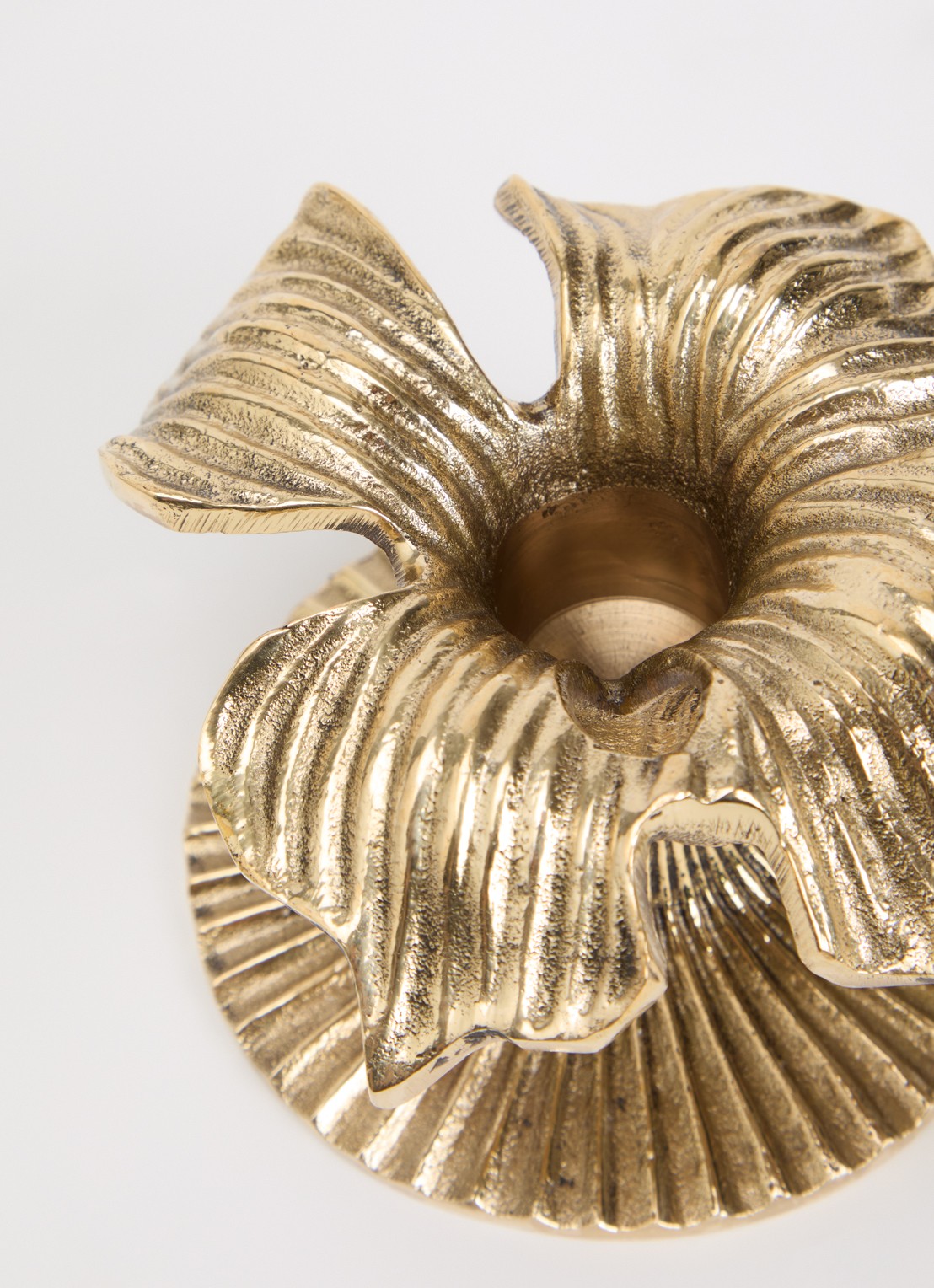 Doing Goods Hailey Hibiscus kandelaar - voorkant 2 goud