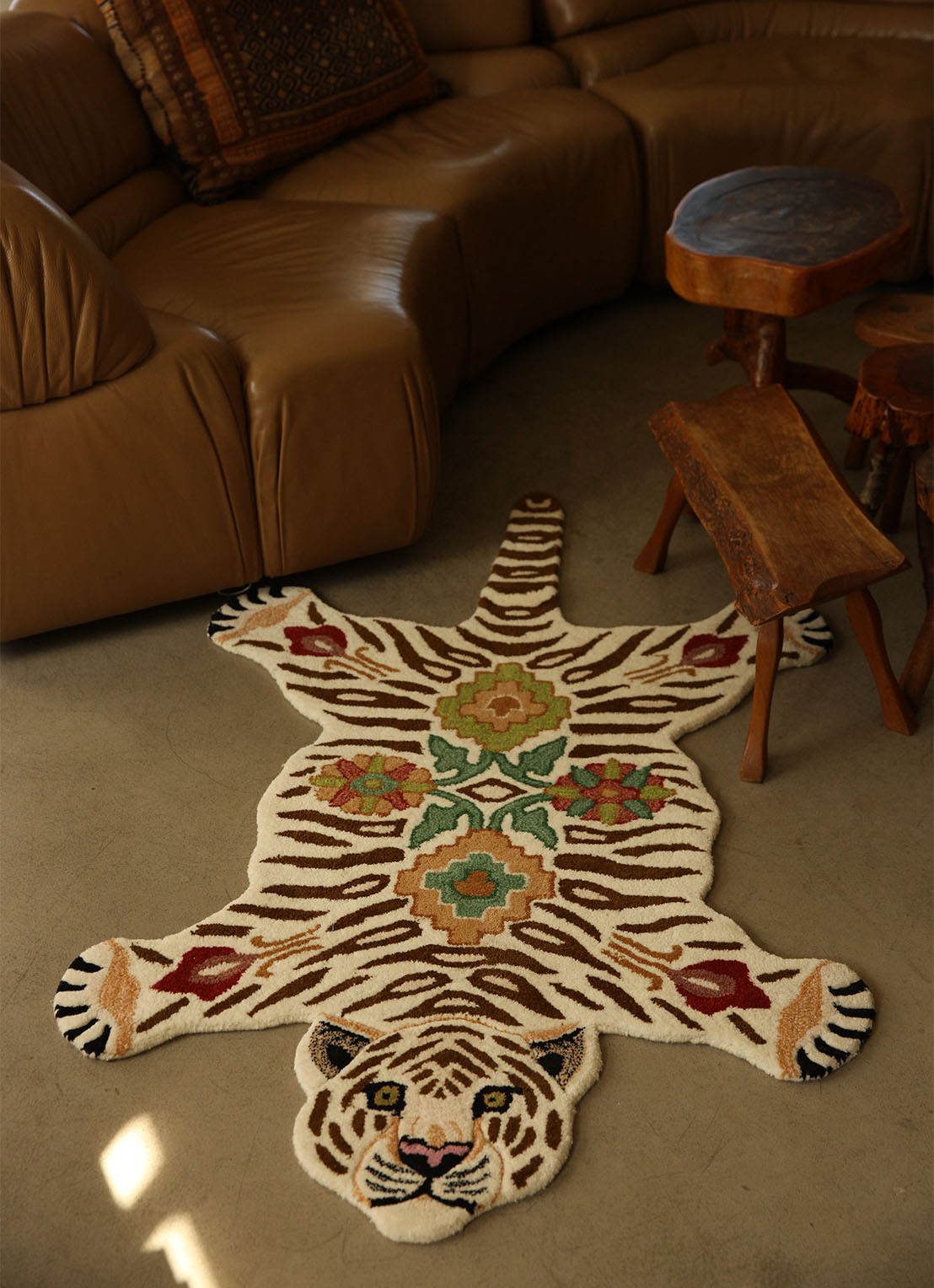Doing Goods Jill Tiger Large vloerkleed 150 x 90 cm  - voorkant 4 beige