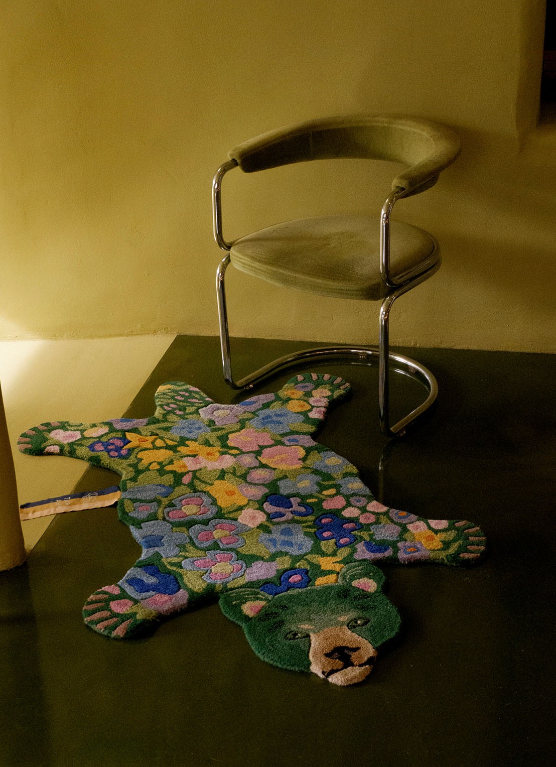 Doing Goods Josie Jardin Beer vloerkleed - voorkant 3 groen