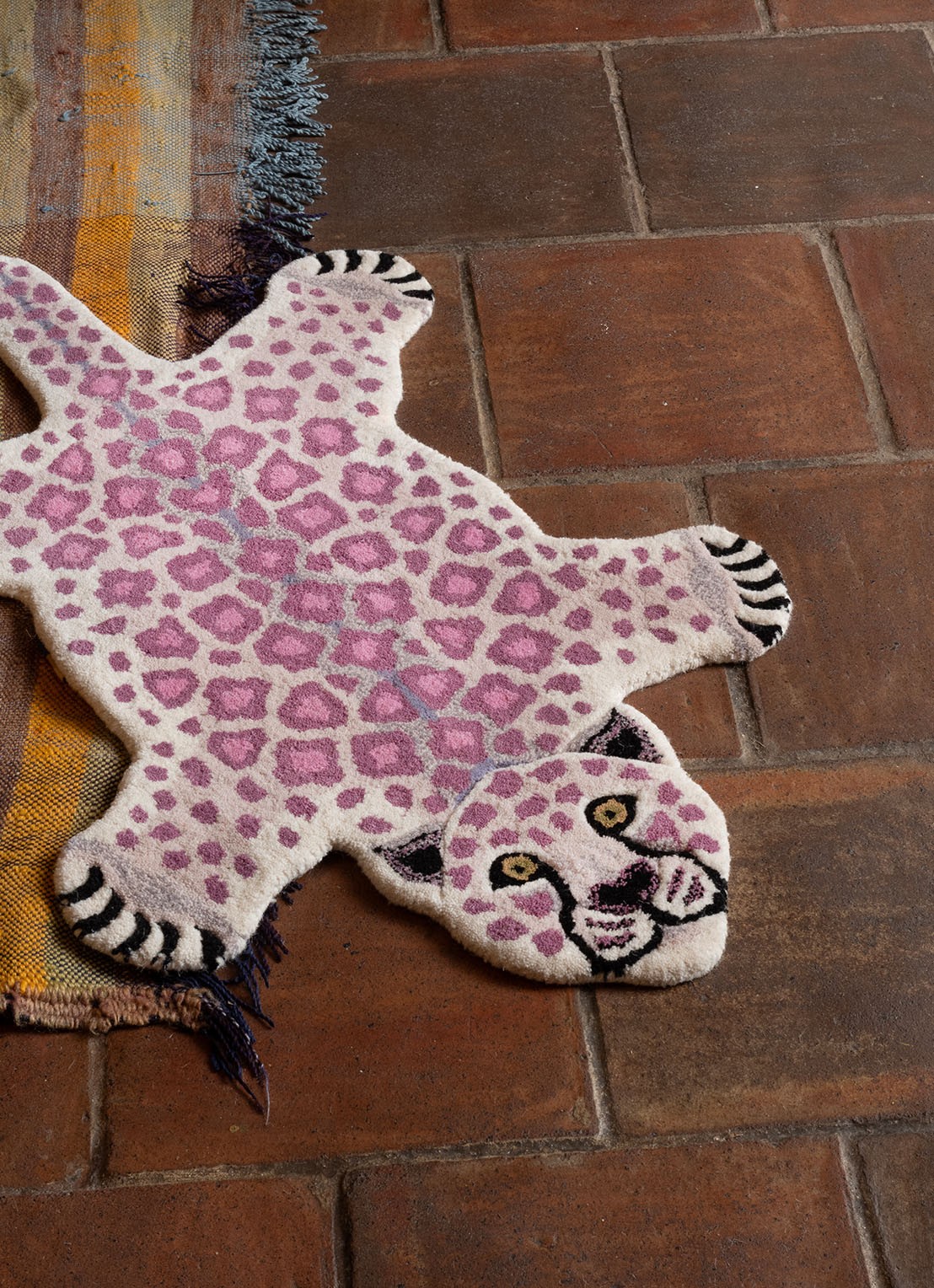 Doing Goods Lilly Leopard Small vloerkleed 90 x 60 cm - detail 4 lila