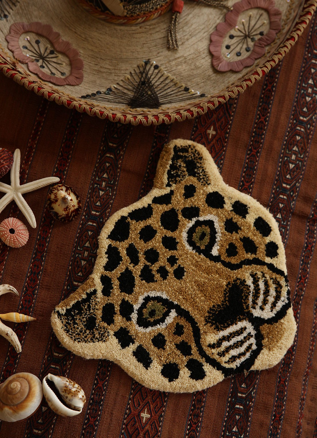 Doing Goods Looney Leopard Head voetenkleed 32 x 34 cm - voorkant 3 beige