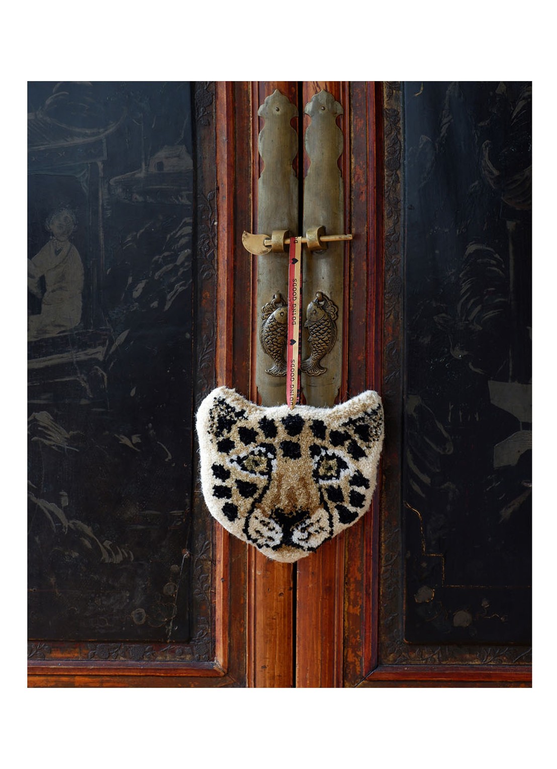 Doing Goods Loony Leopard Cub hanger 16 cm - voorkant 2 mosterd