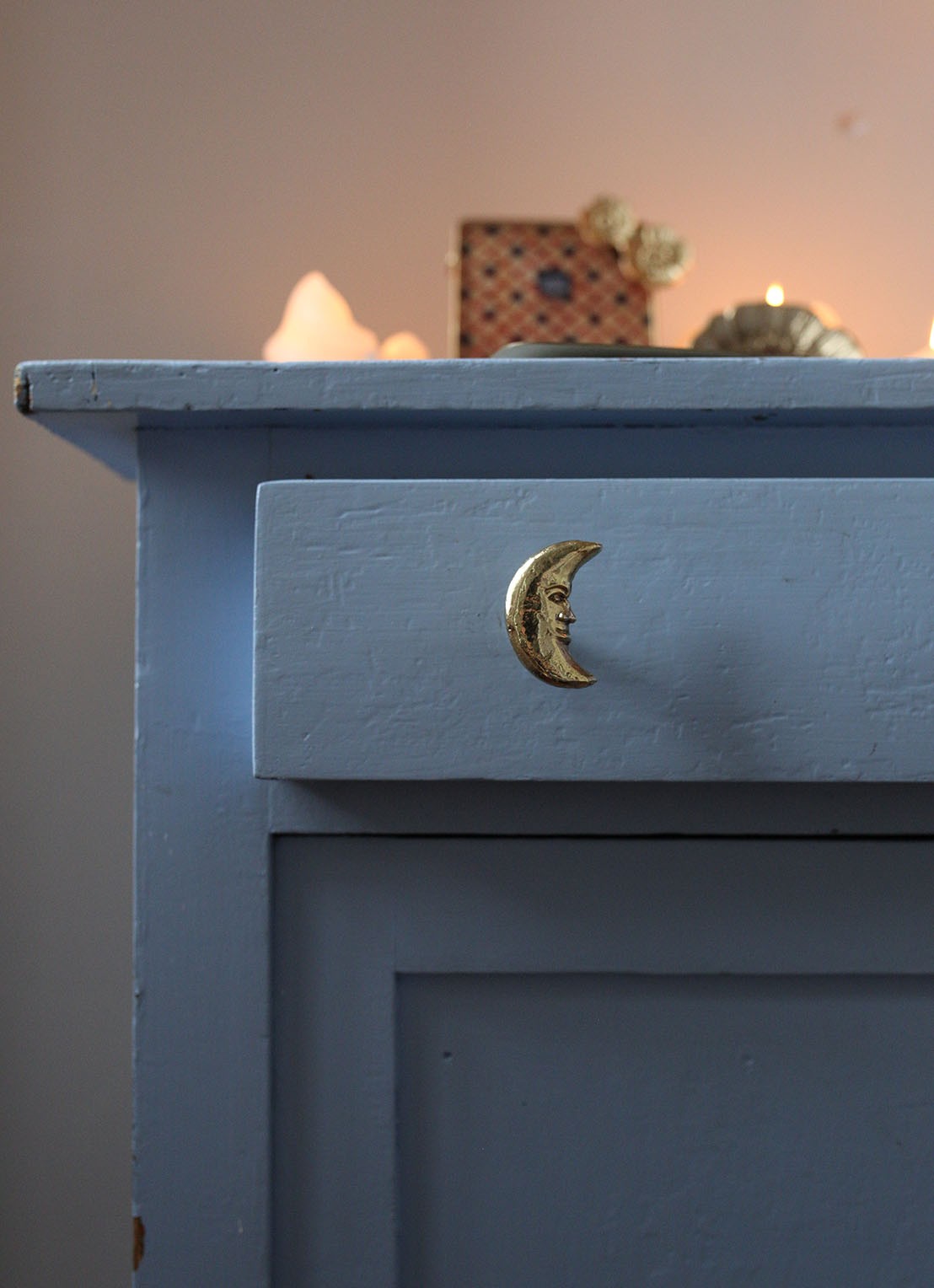 Doing Goods Morgan Moon deurknop- en wandhaak links - voorkant 3 goud