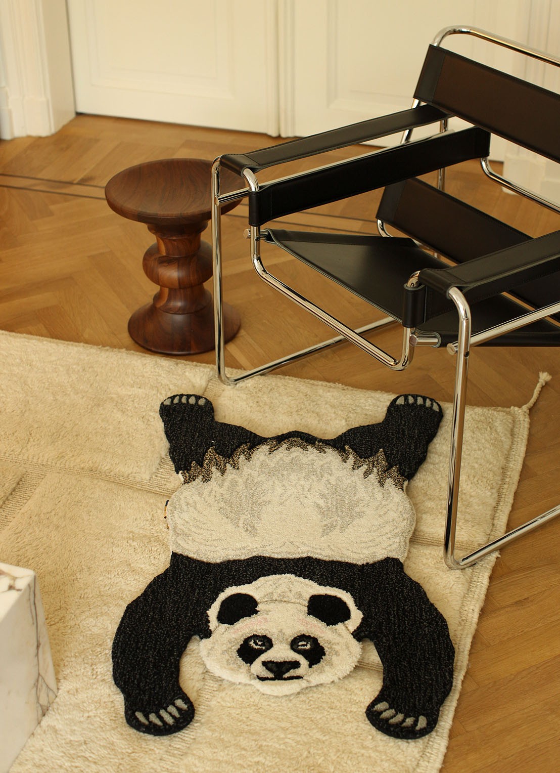 Doing Goods Plumpy Panda vloerkleed 97 x 55 cm - voorkant 3 zwart
