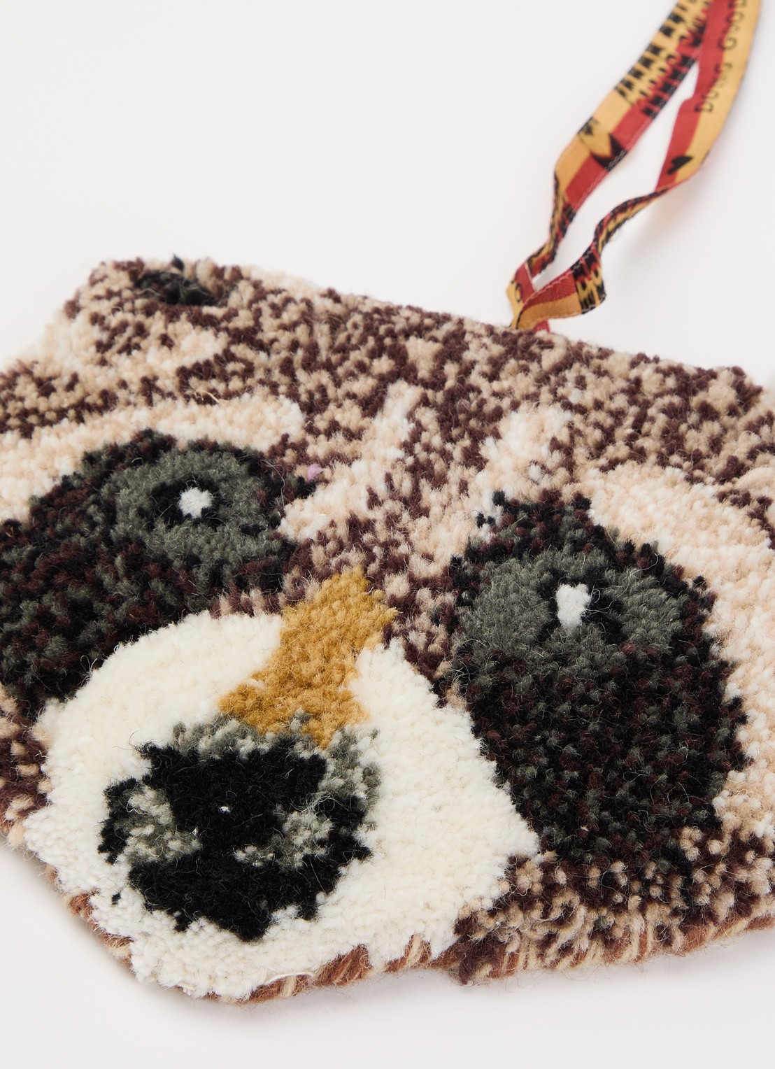 Doing Goods Rowdy Raccoon hanger - voorkant 2 bruin