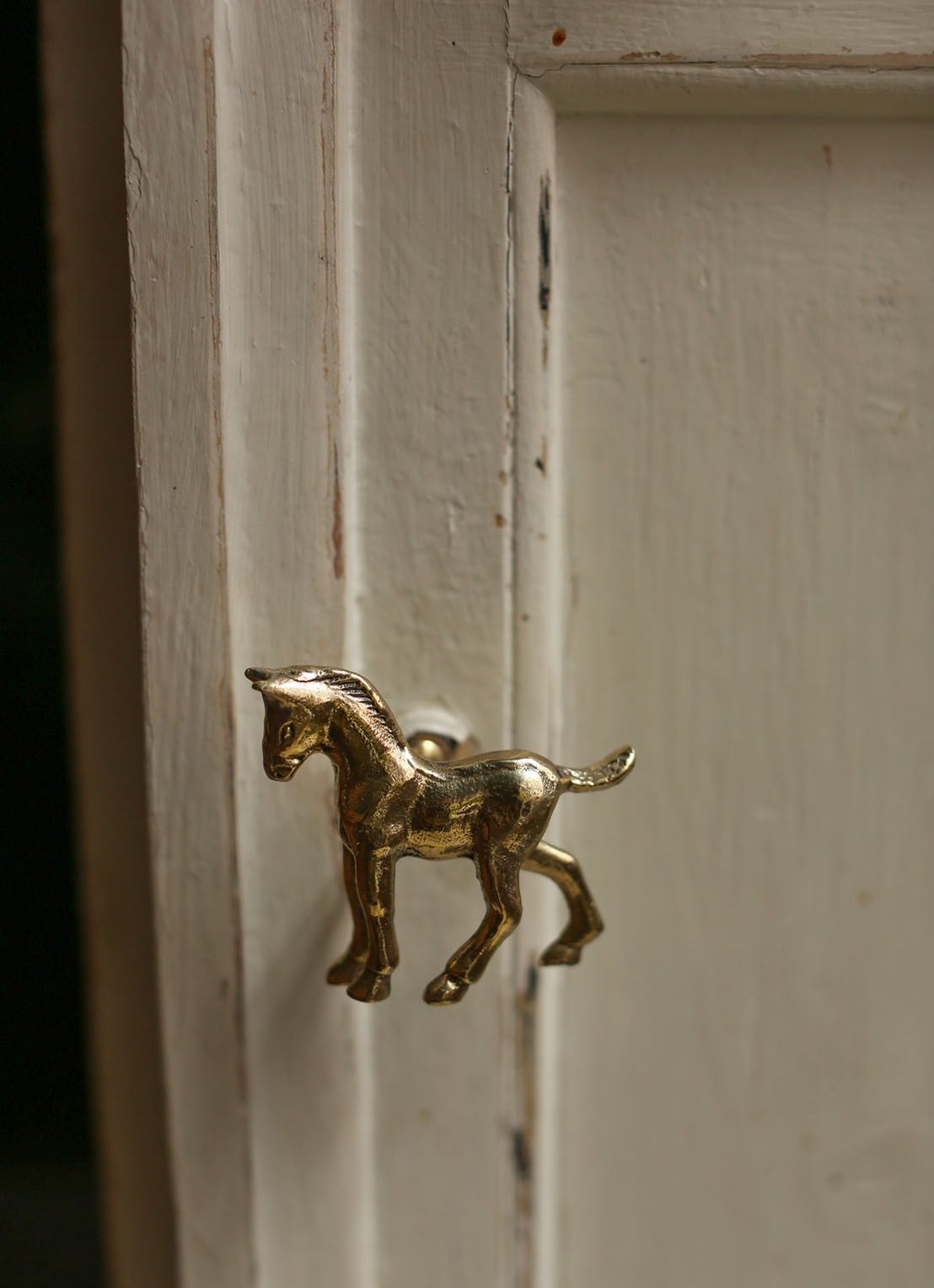 Doing Goods Spirit Horse deurknop rechts 6,5 cm - voorkant 2 messing