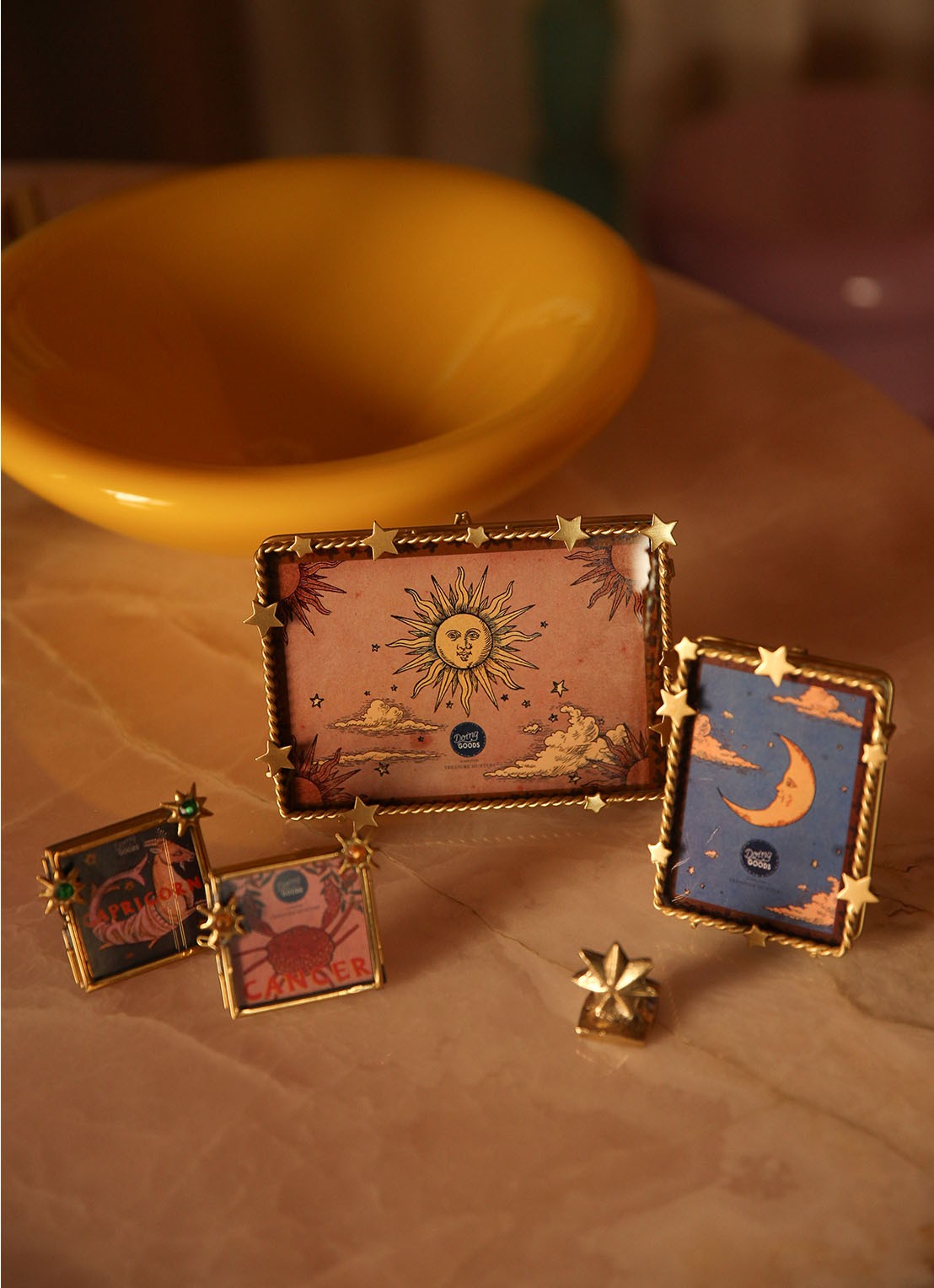 Doing Goods Stacie Star fotolijst 17 x 12 cm - voorkant 2 goud