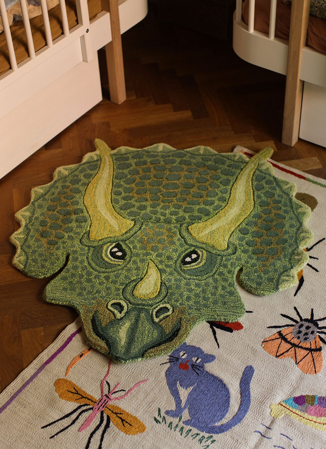 Doing Goods Triceratop Head vloerkleed 95 x 91 cm - voorkant 2 groen