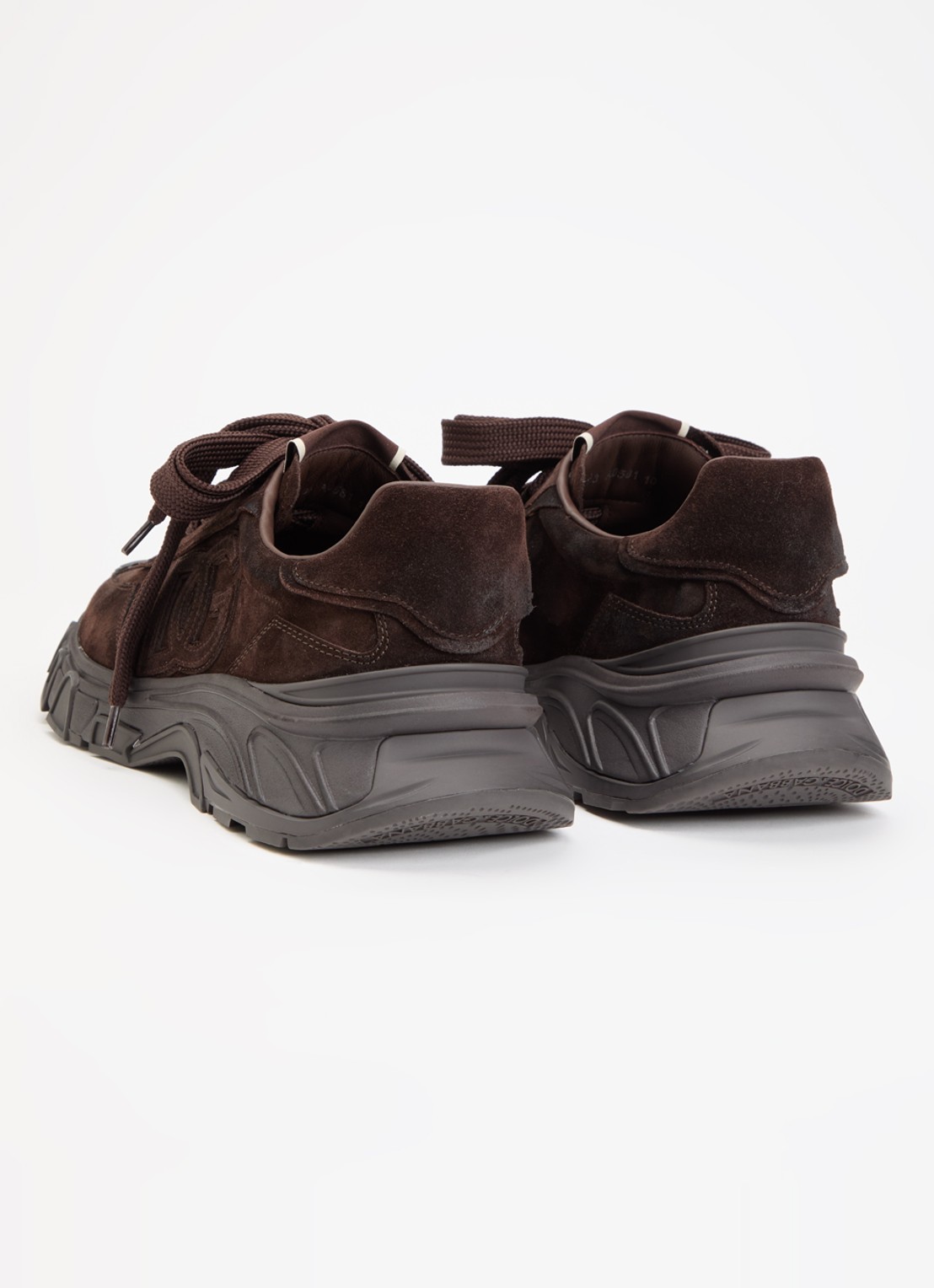 Dolce & Gabbana Country Road sneaker van kalfssuède met logo - achterkant donkerbruin