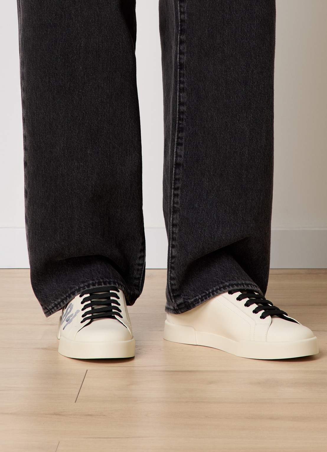 Dolce & Gabbana Portofino sneaker van kalfsleer met logo - voorkant 2 creme