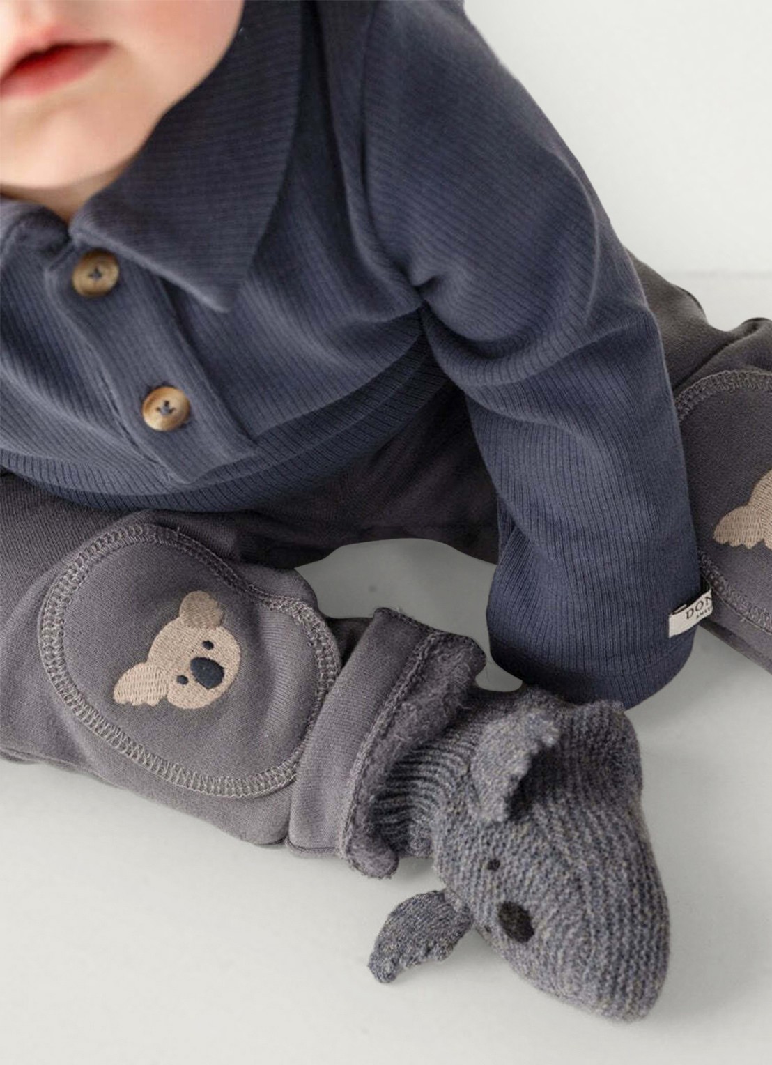 Donsje Amsterdam Babyslofjes van wol - voorkant 4 donkergrijs