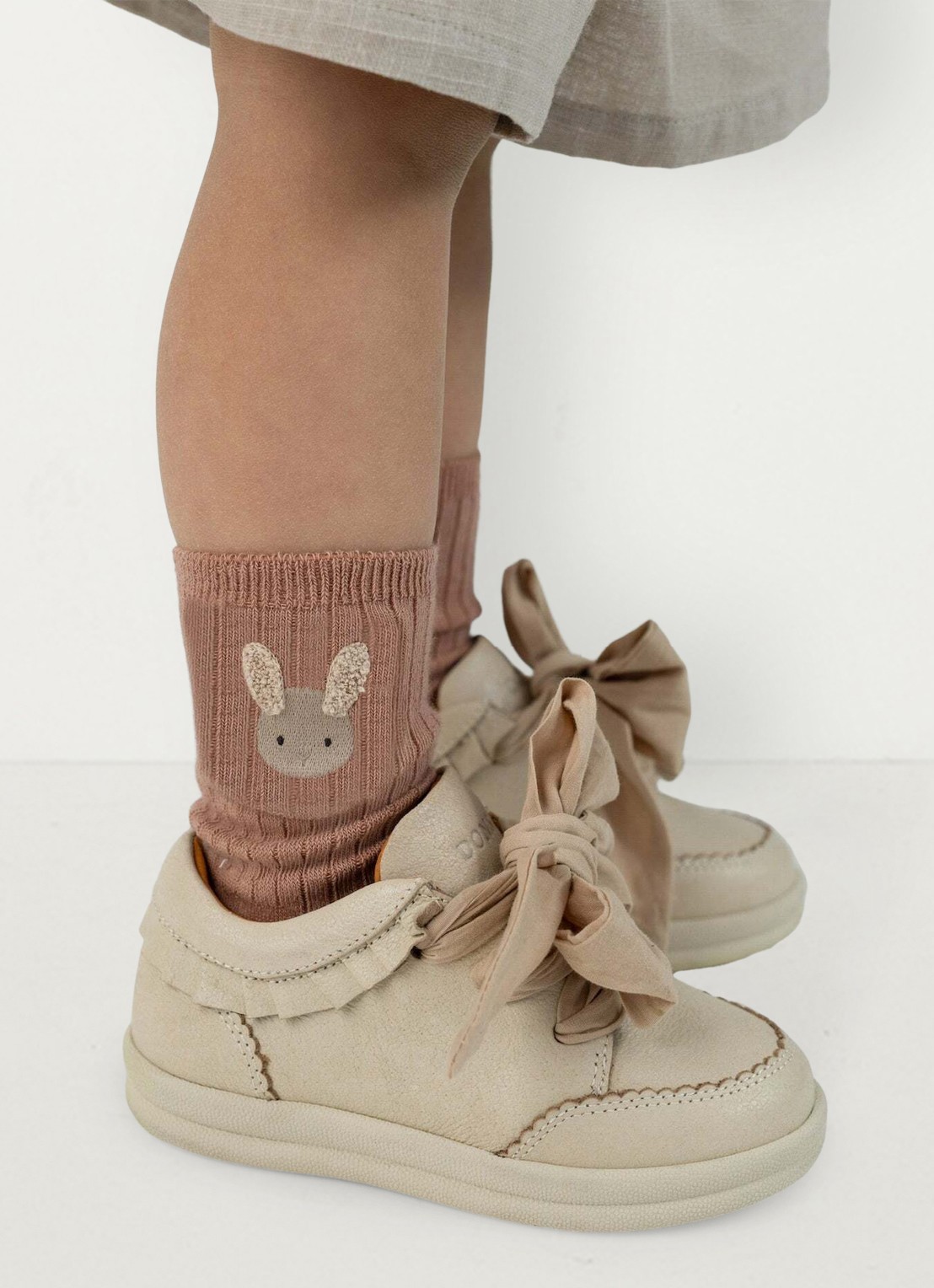 Donsje Amsterdam Bell Fluffy Bunny sokken met borduring - voorkant 2 oudroze