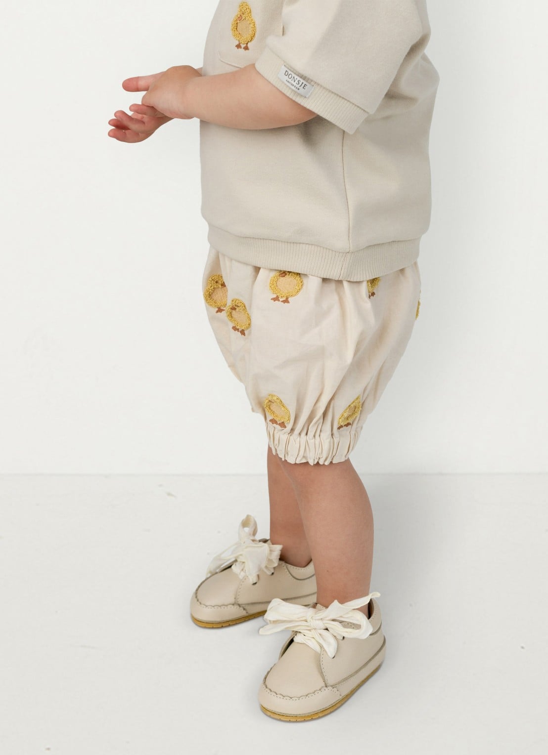 Donsje Amsterdam Carson Ducklings bloomer van katoen  - voorkant 2 beige