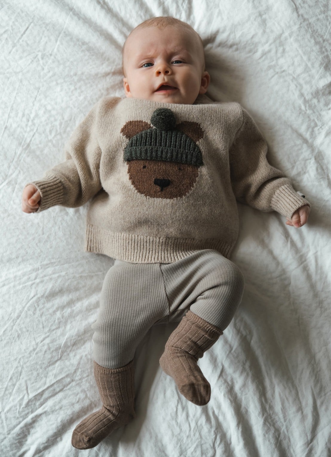 Donsje Amsterdam Denn Merino Wool Sweater | Bear - voorkant 4 beige