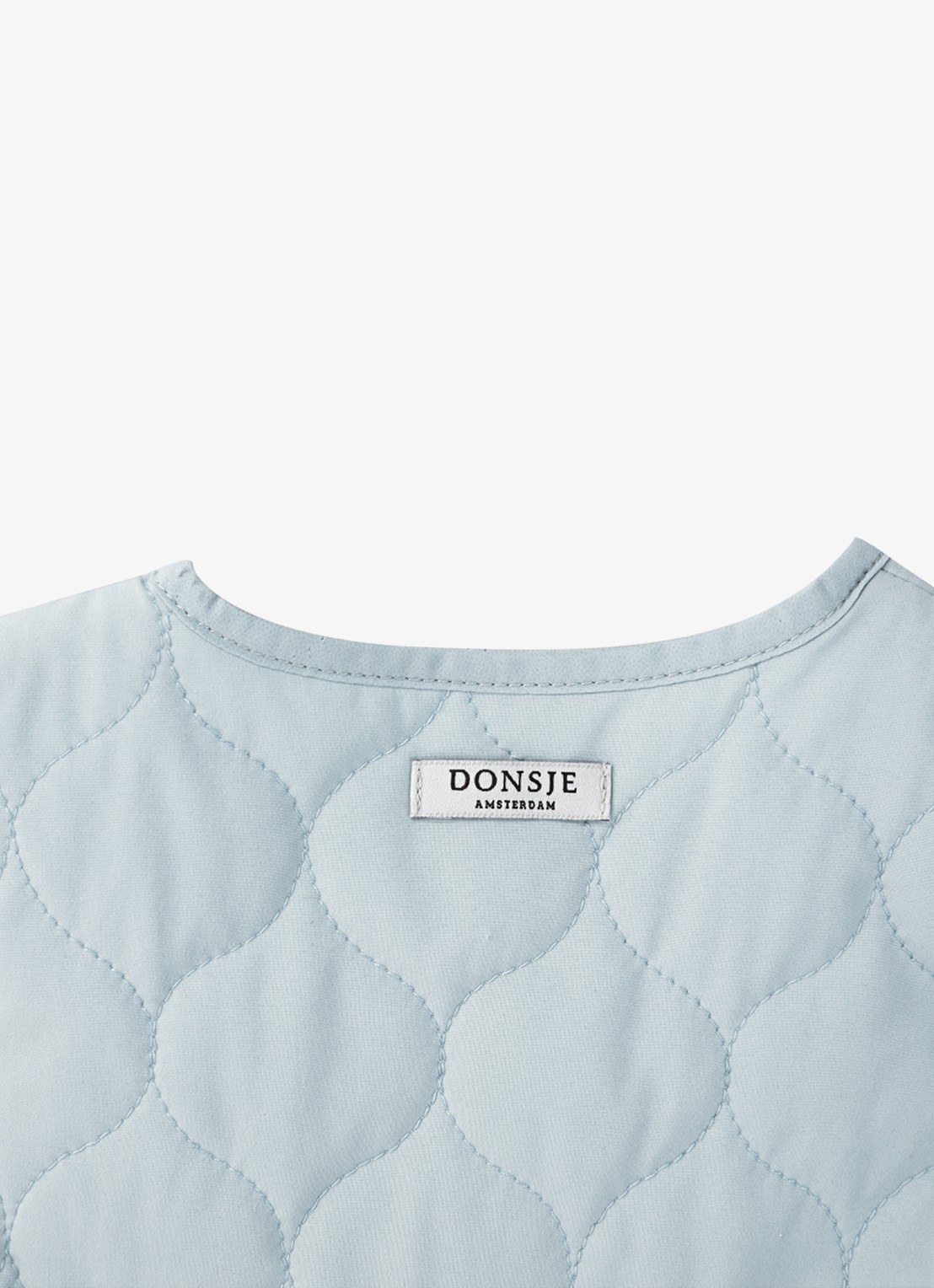 Donsje Amsterdam Ilsa jurk met quilt patroon - detail 2 lichtblauw